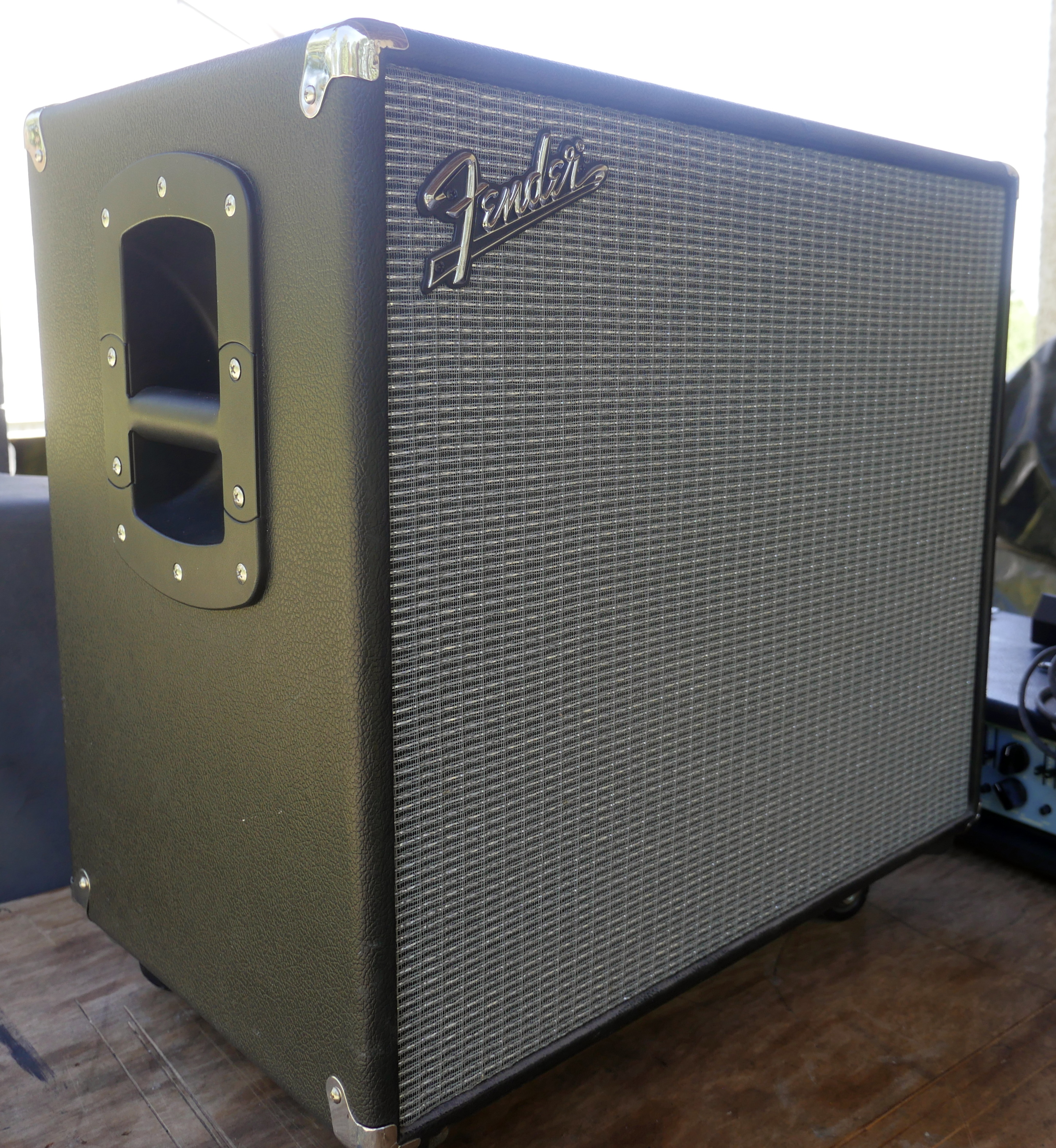 Cab FENDER 115 pour guitare basse