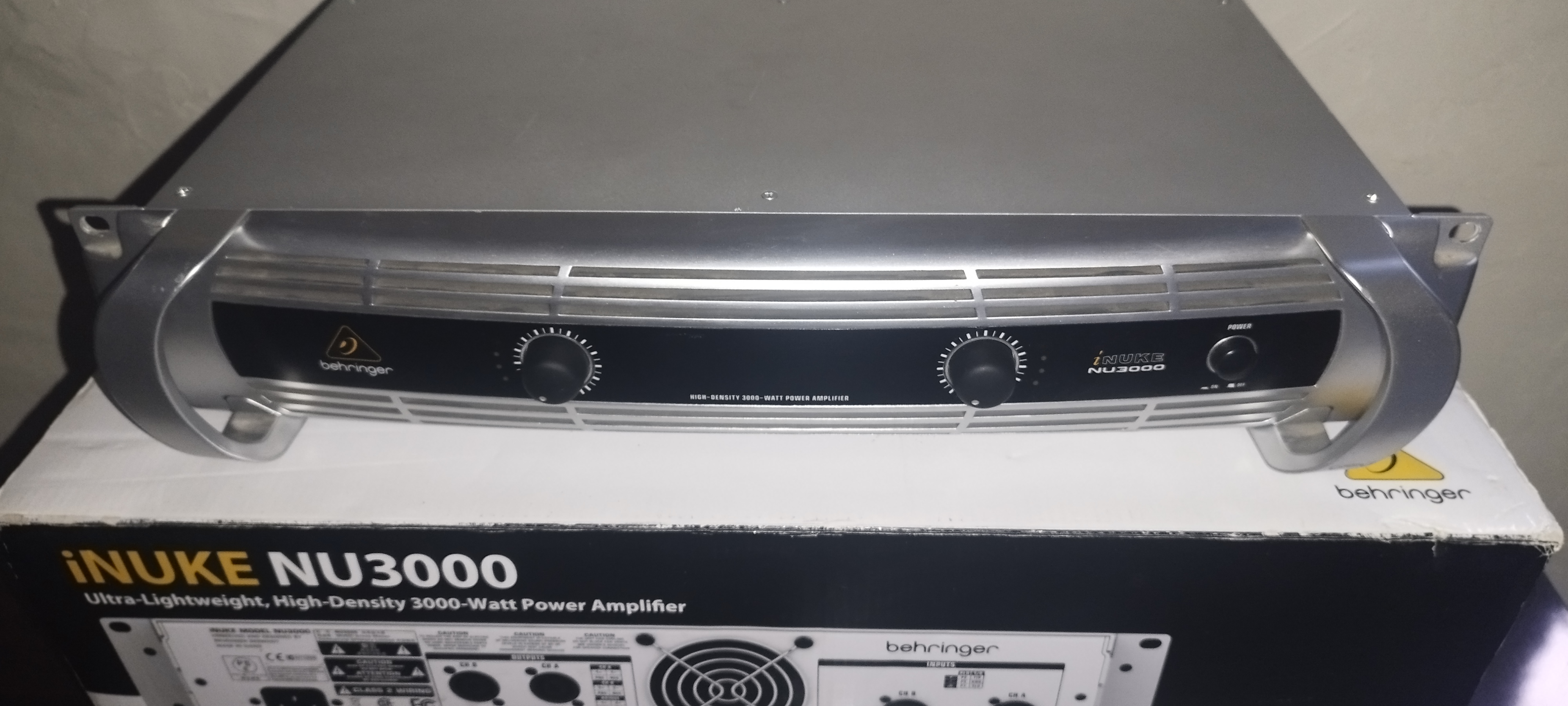 Behringer iNuke NU3000 - Parfait état