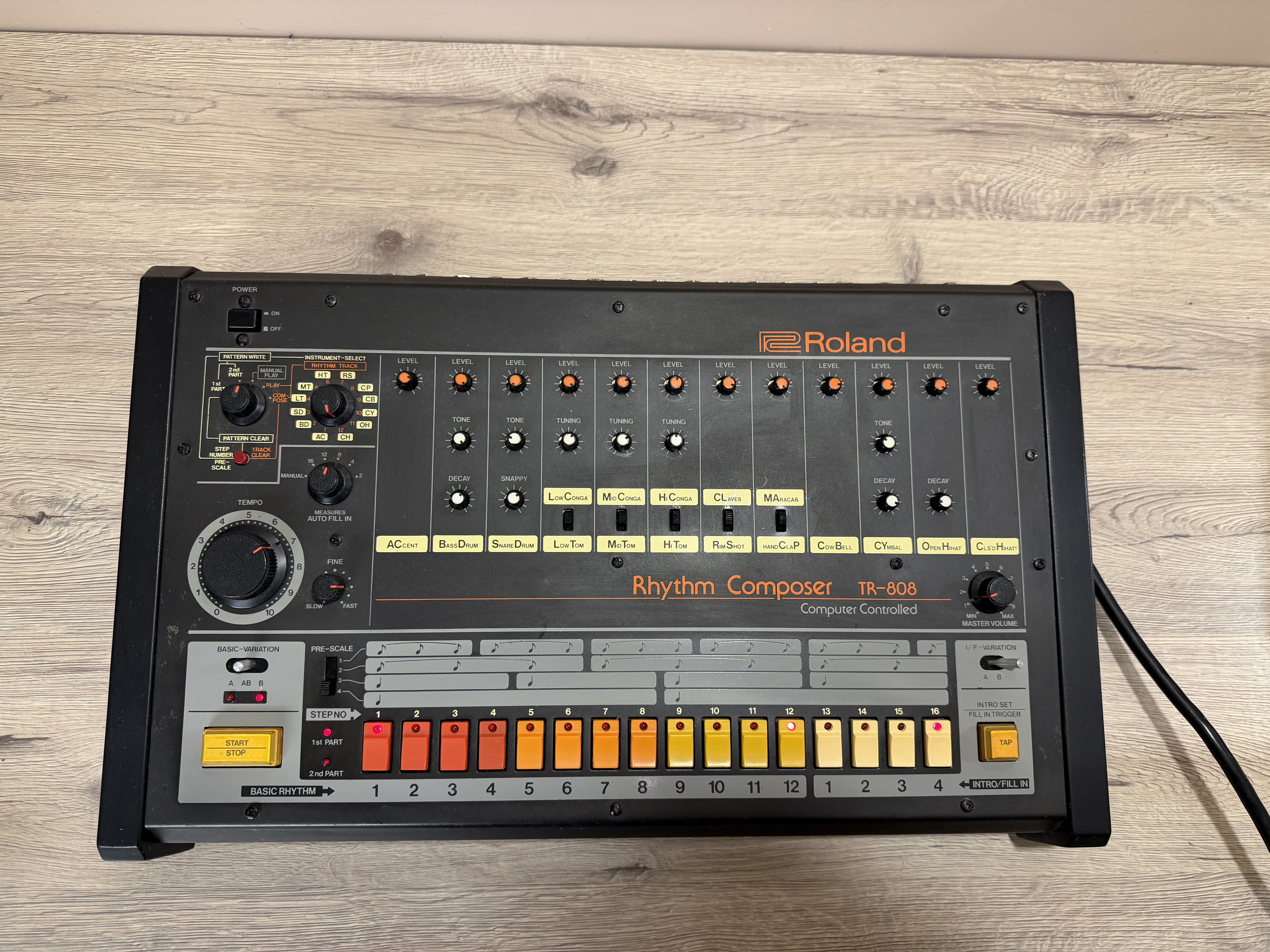 Roland TR-808 (48918)