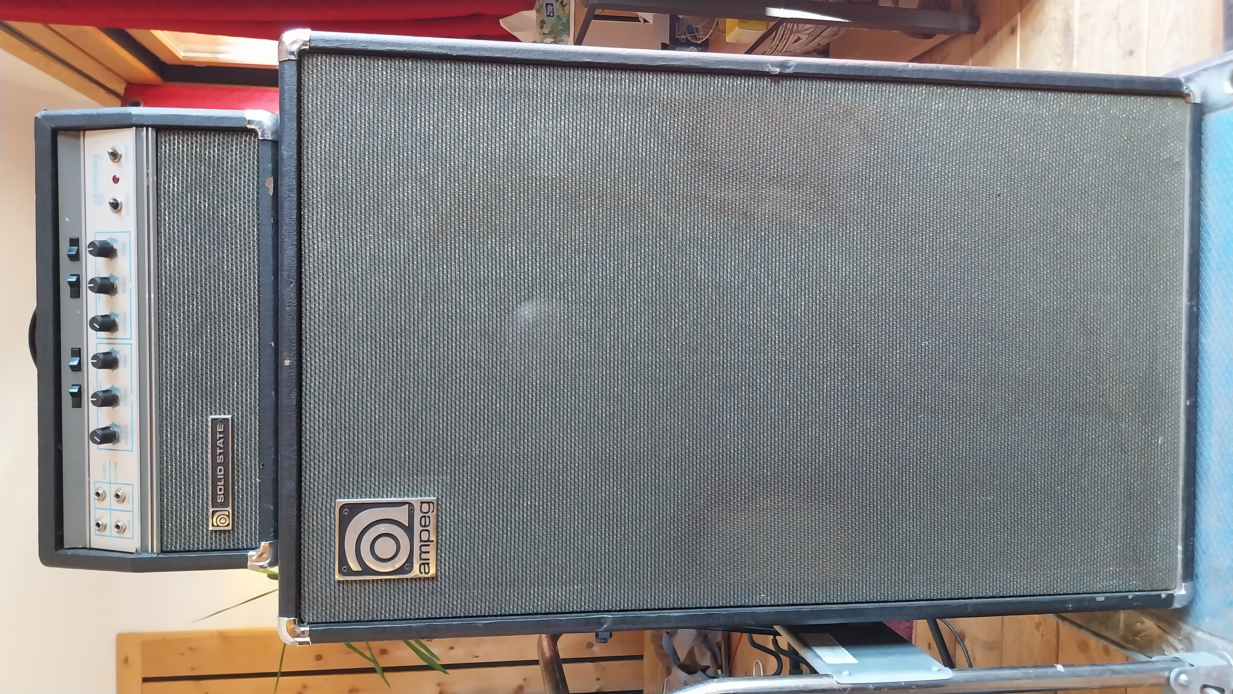 Vends ampli basse Ampeg BT25 tête + baffle