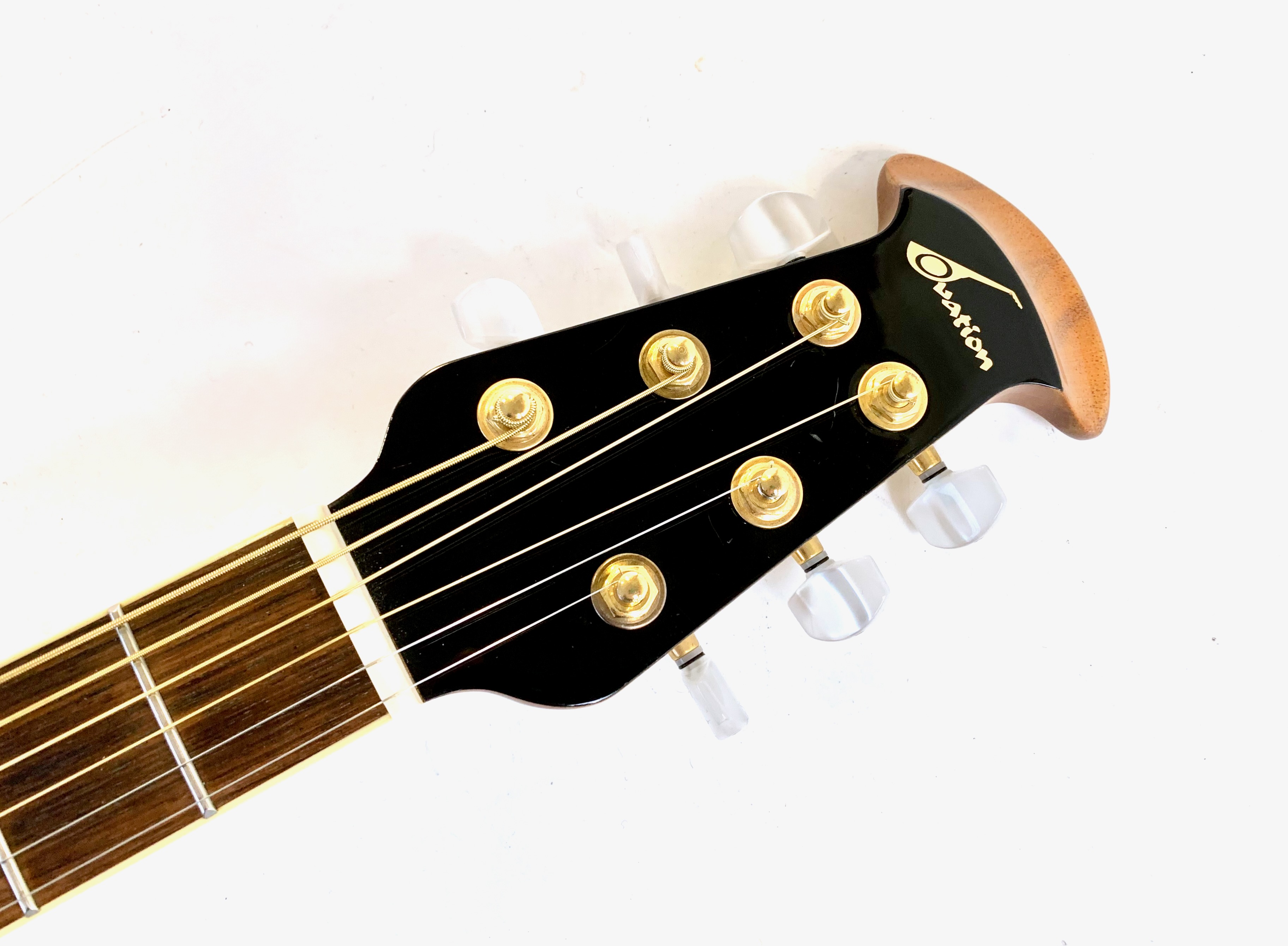 Ovation Celebrity Deluxe CDX44 (9820)