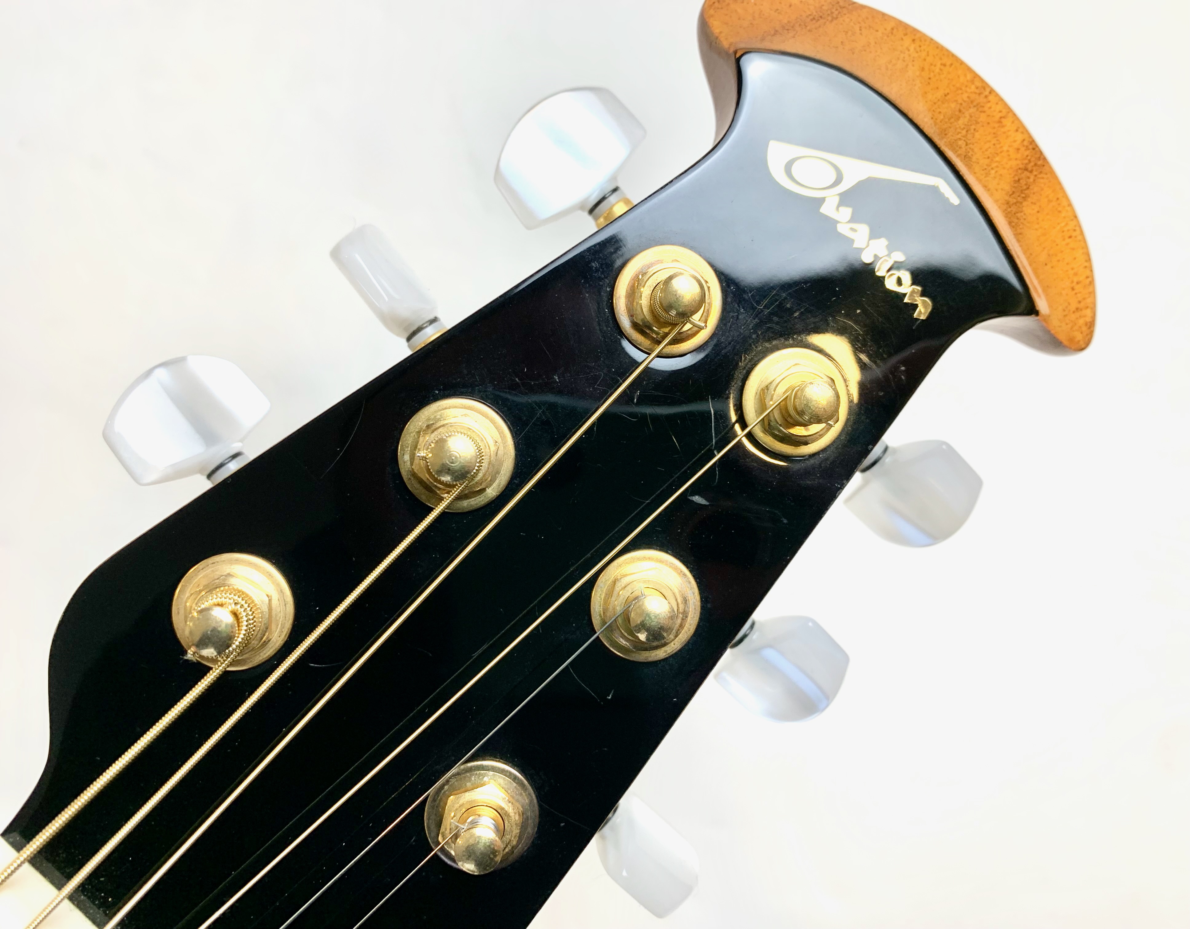 Ovation Celebrity Deluxe CDX44 (67009)