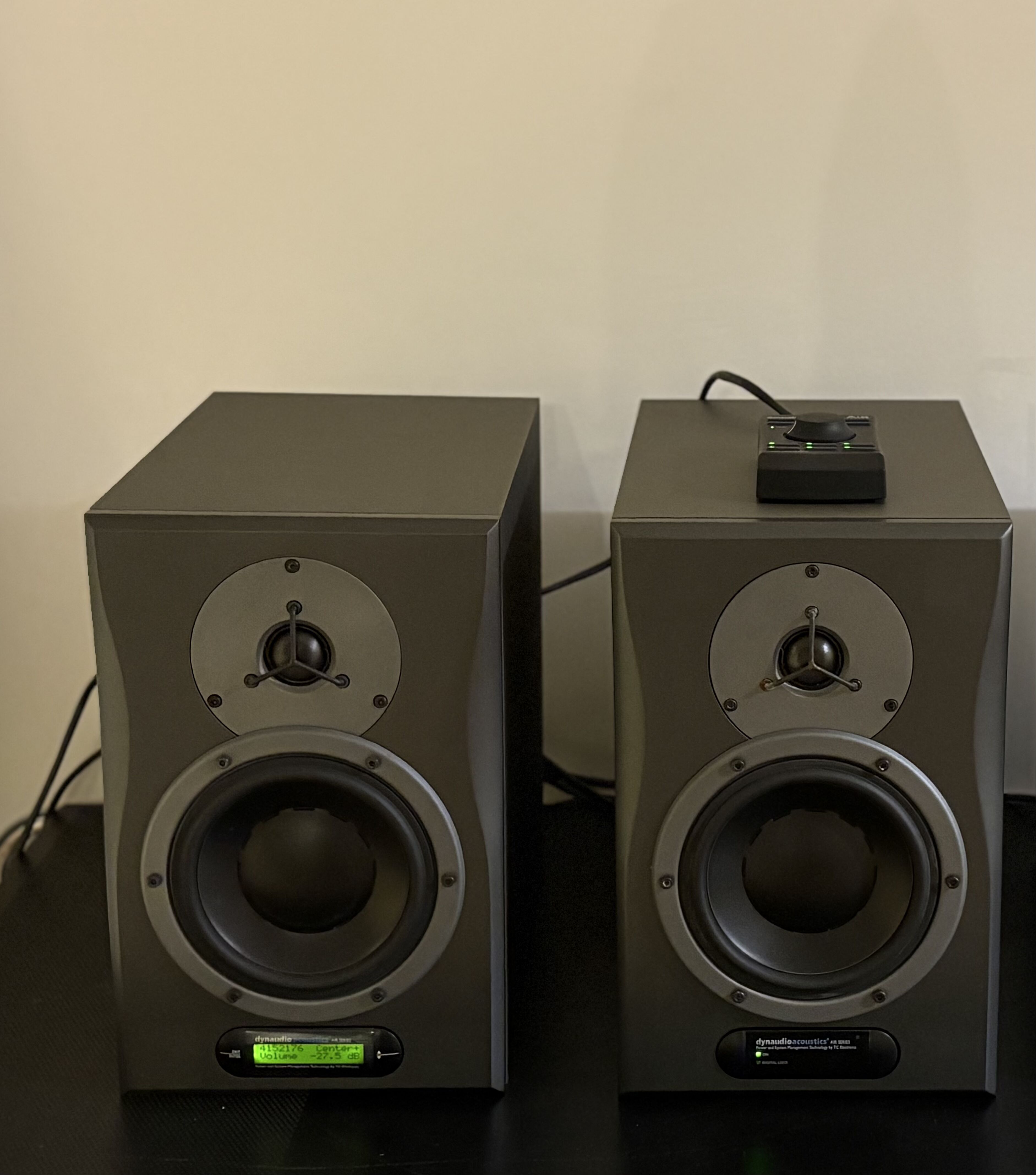VENDS 3 ENCEINTES DYNAUDIO AIR 6  : 1 MASTER et 2 SLAVE