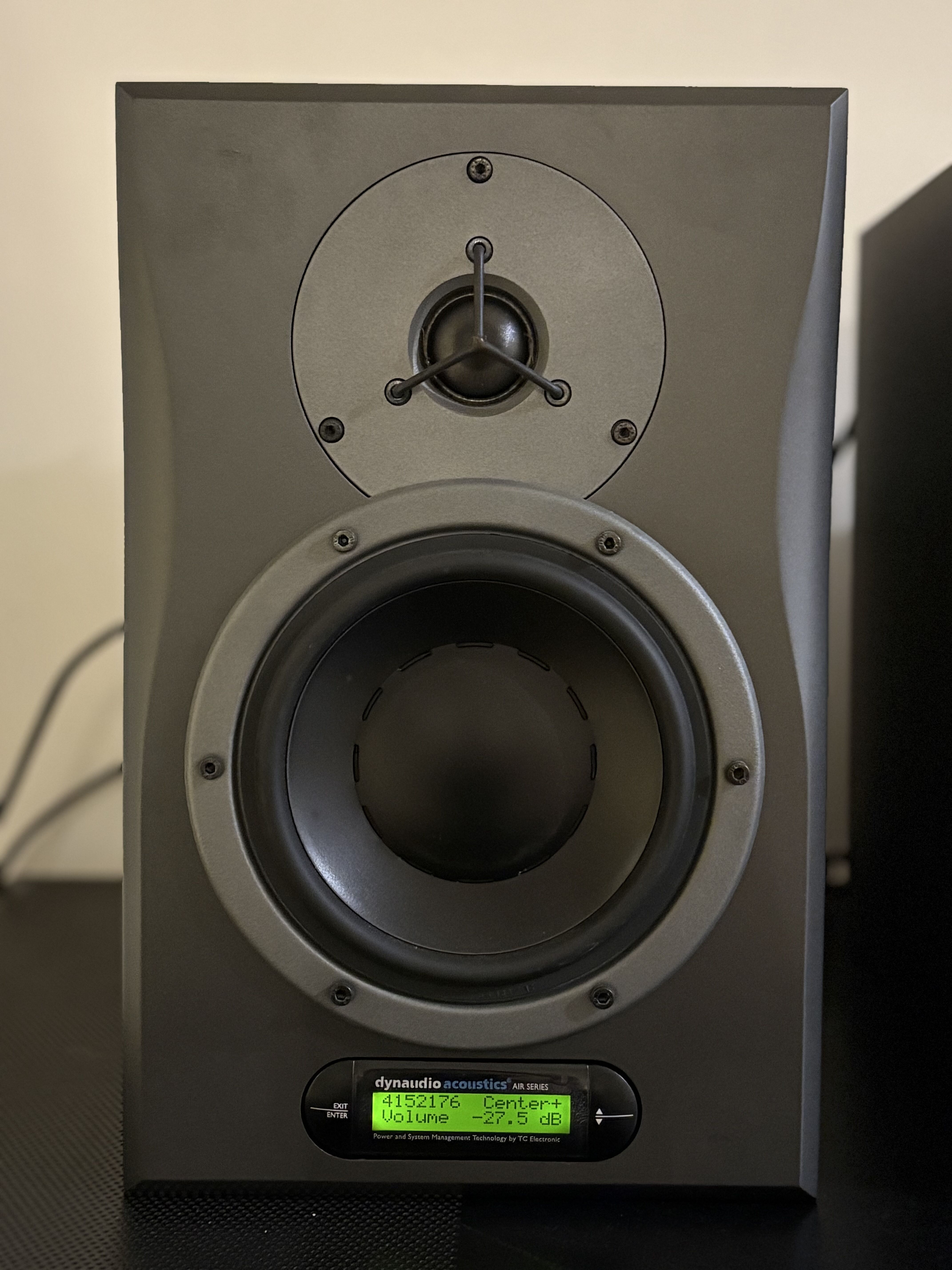 VENDS 1 ENCEINTE DYNAUDIO AIR 6  : 1 SLAVE