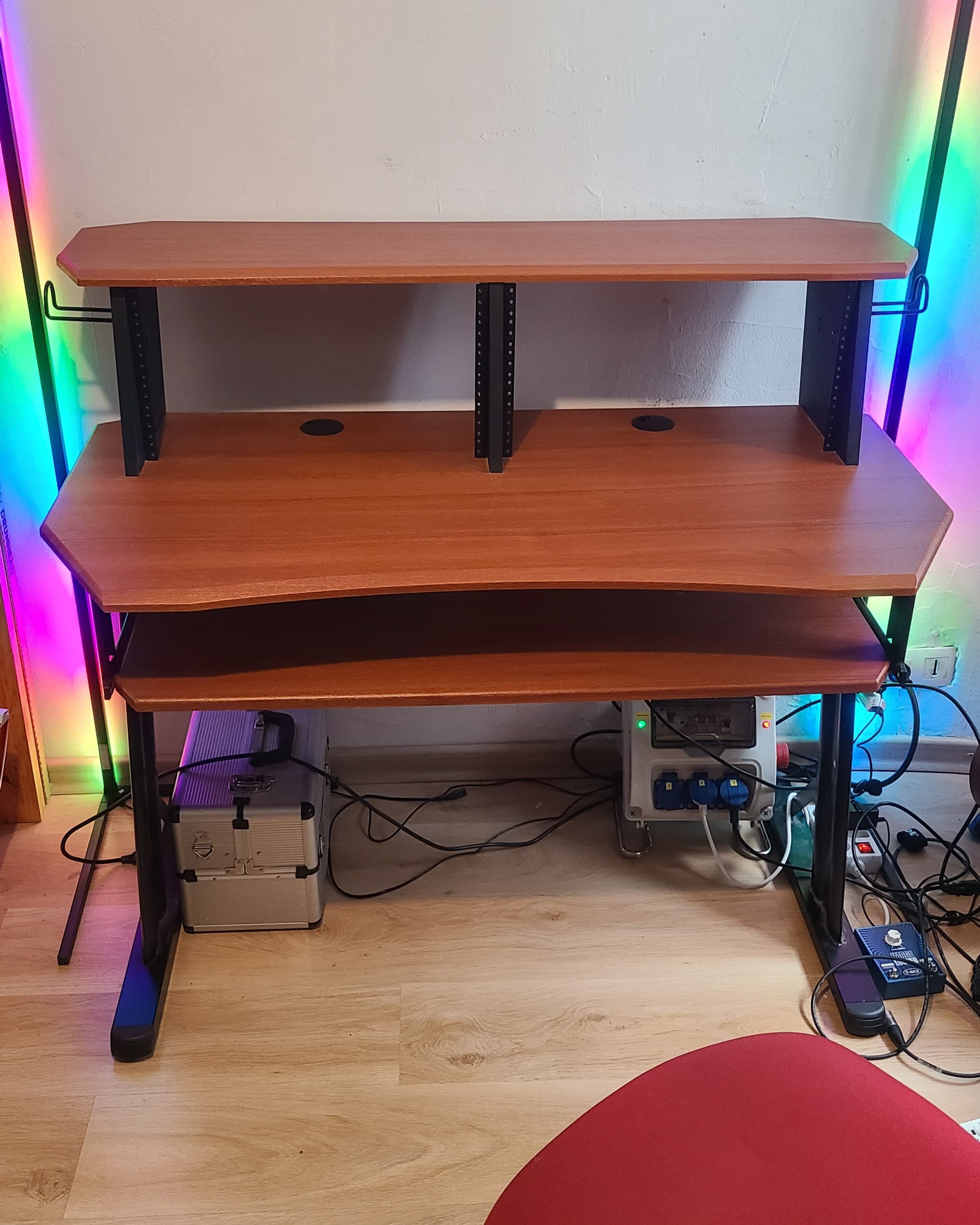 Bureau home-studio Millenium SD-120