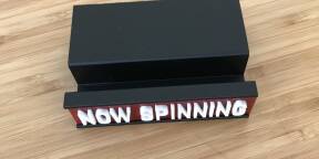 Support mural pour vinyle « Now spinning » (10 x 7 cm)