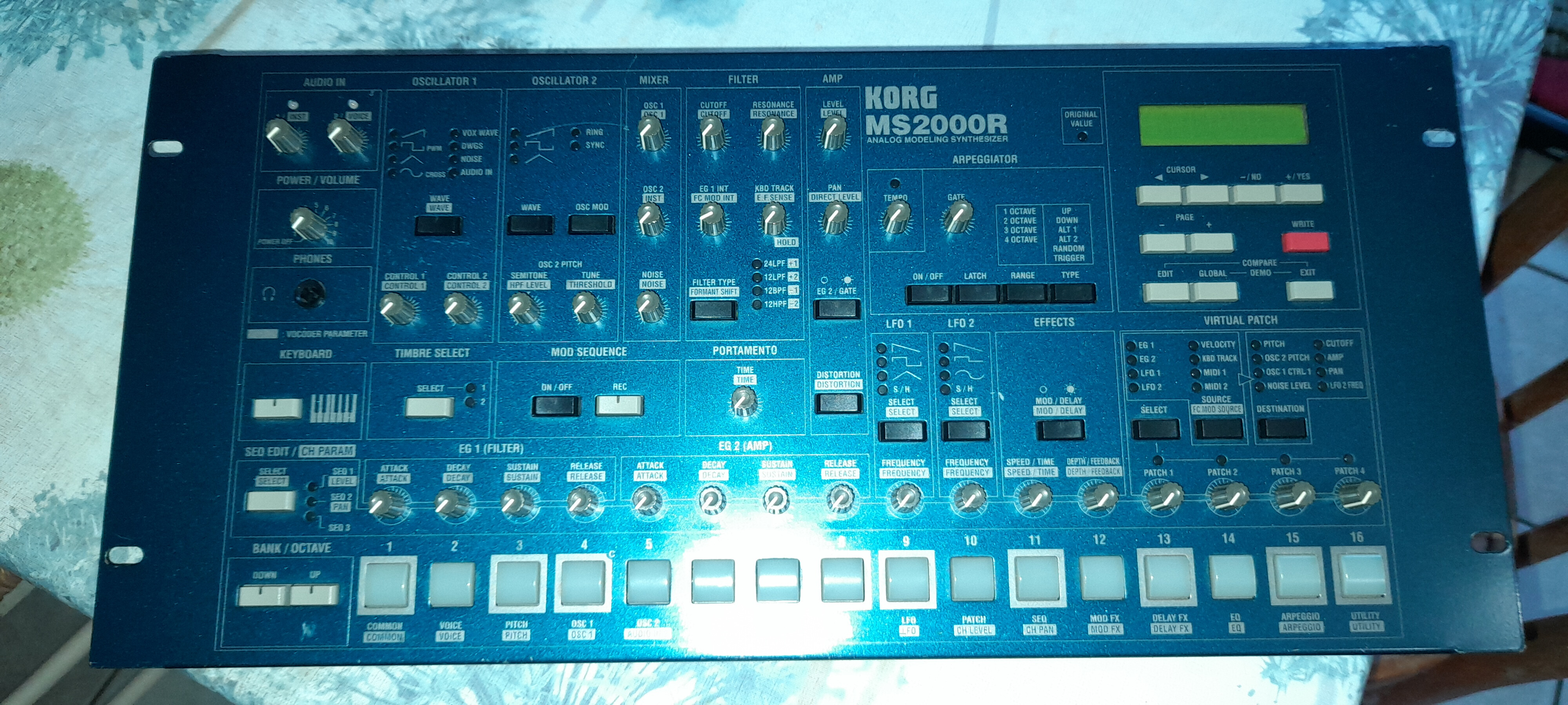 Vend Korg MS2000R