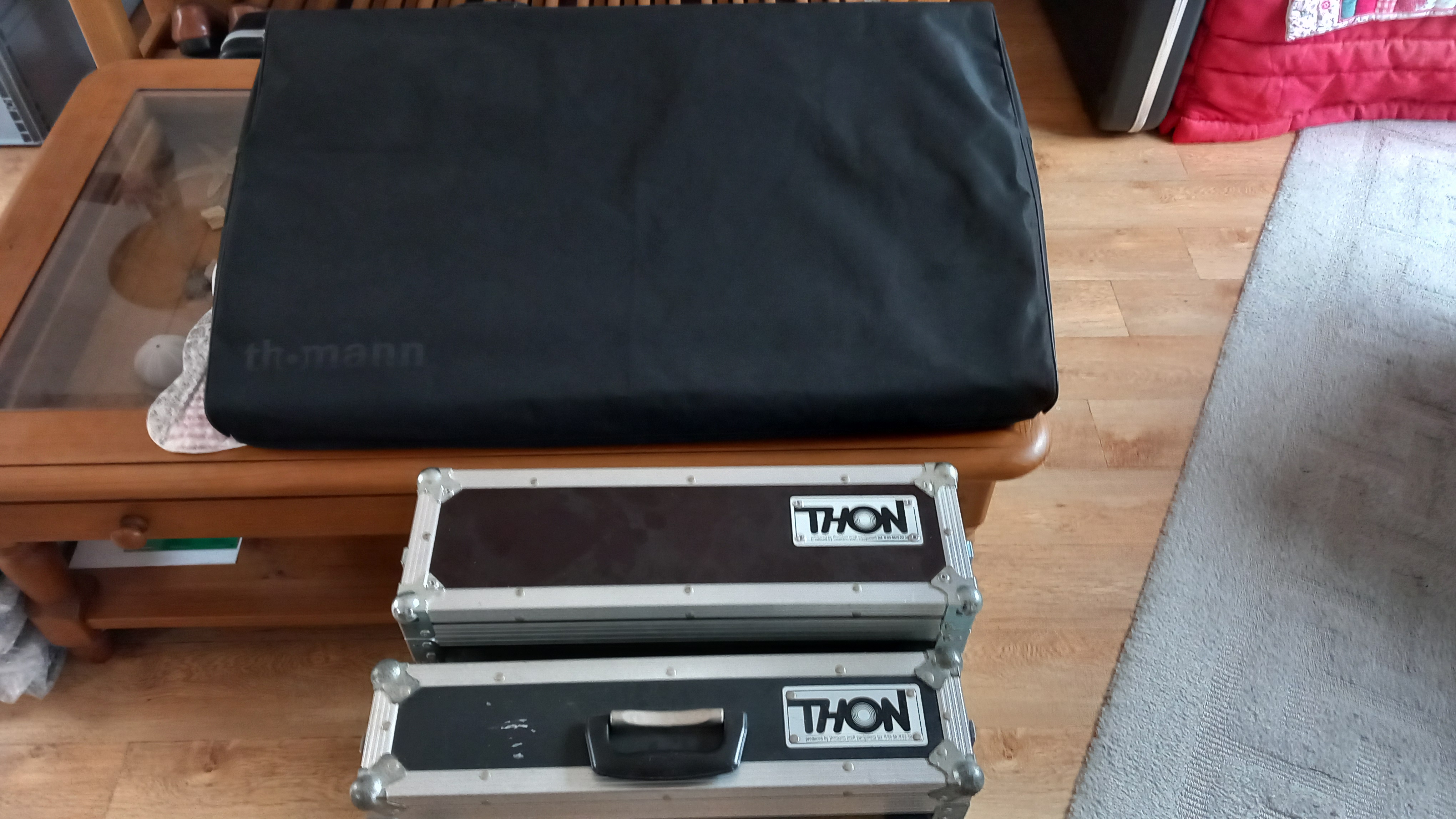 Vends une console de mixage numérique Behringer X32, deux stagebox Behringer S16