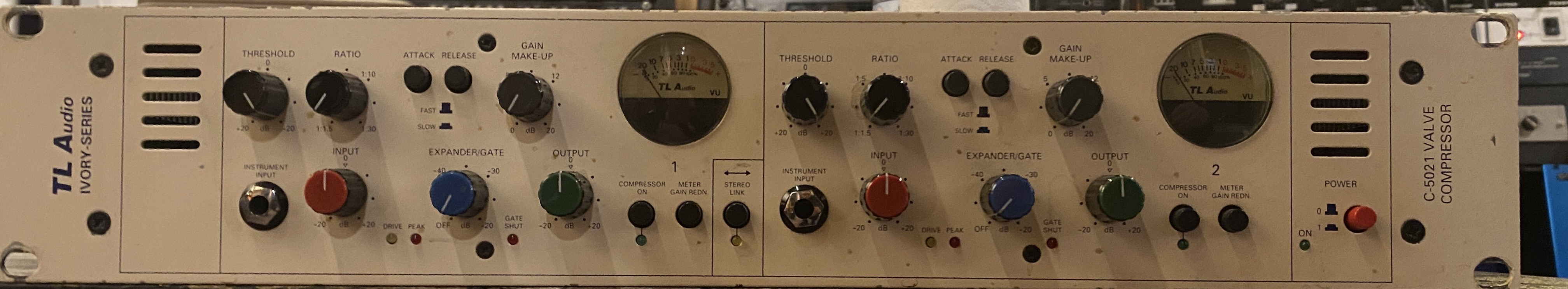 Vends compresseur 2 voies TL Audio C-5021 équipé de lampes JJ Tubes ECC83S