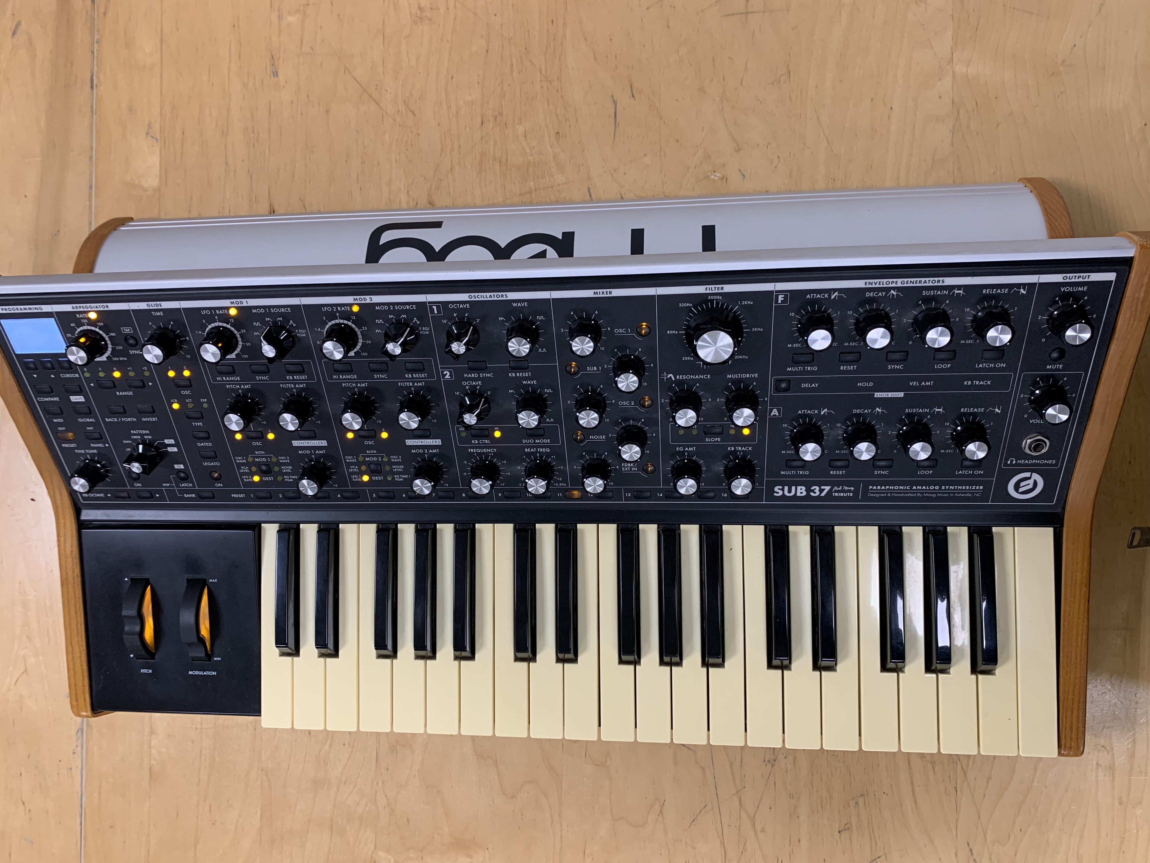 Vends Synthétiseur Moog Sub 37 + Case