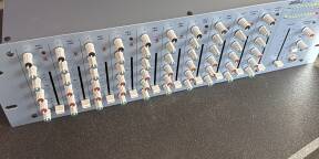 Vends Alesis Multimix12R