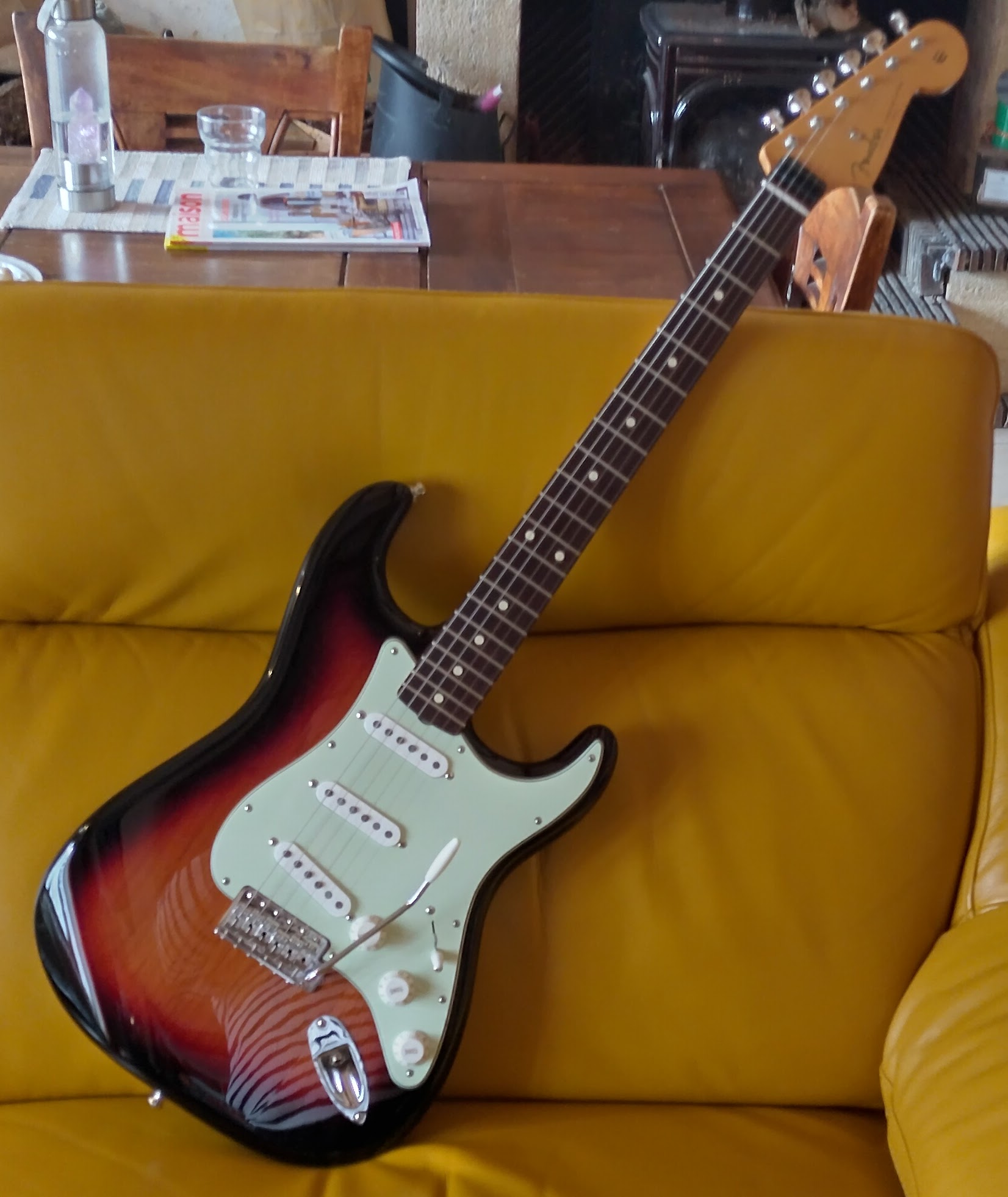 Fender Stratocaster Vintera II 3TS en état neuf améliorée