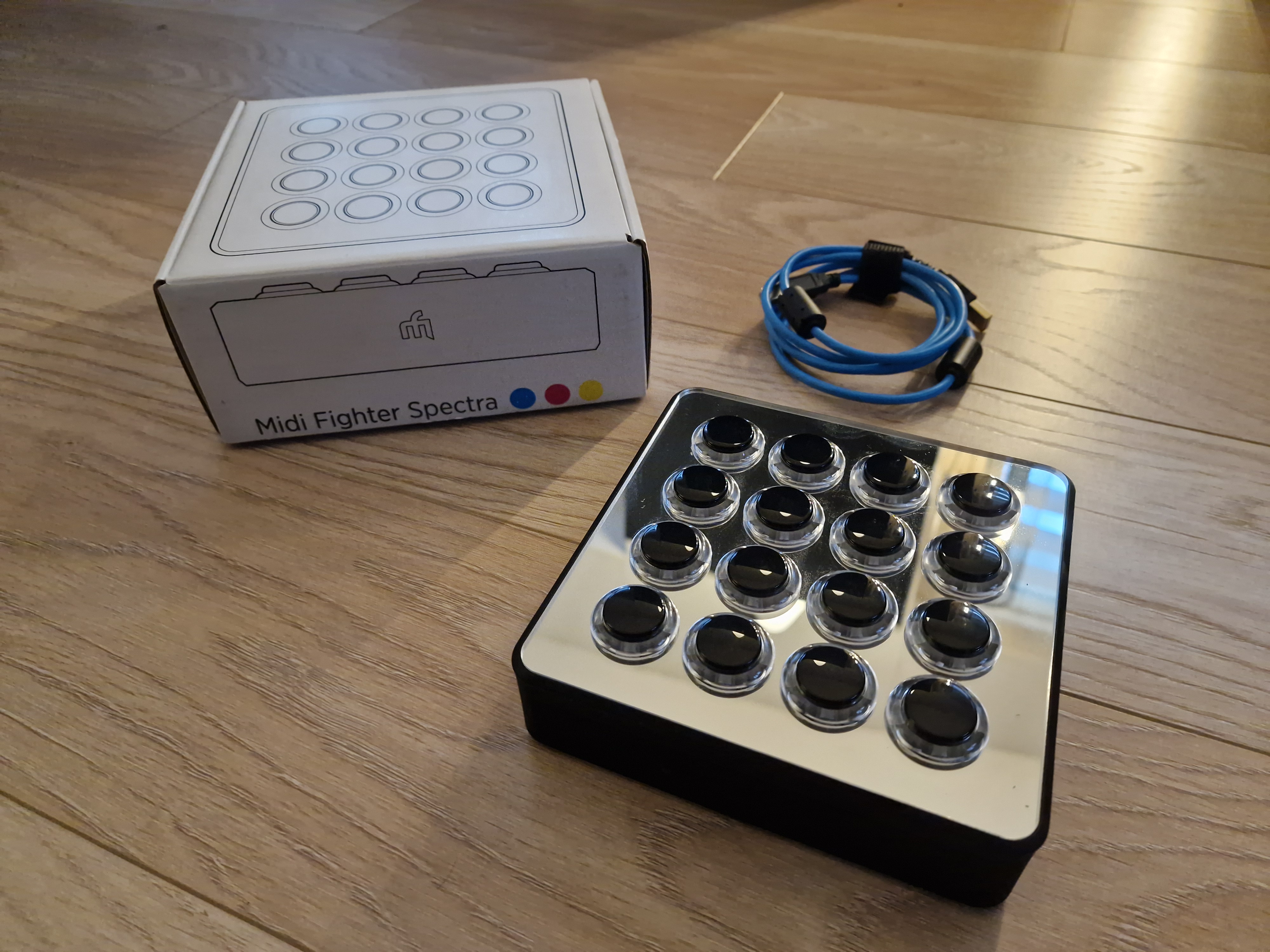 Vends MIDI Fighter Spectra mirror/black (neuf)