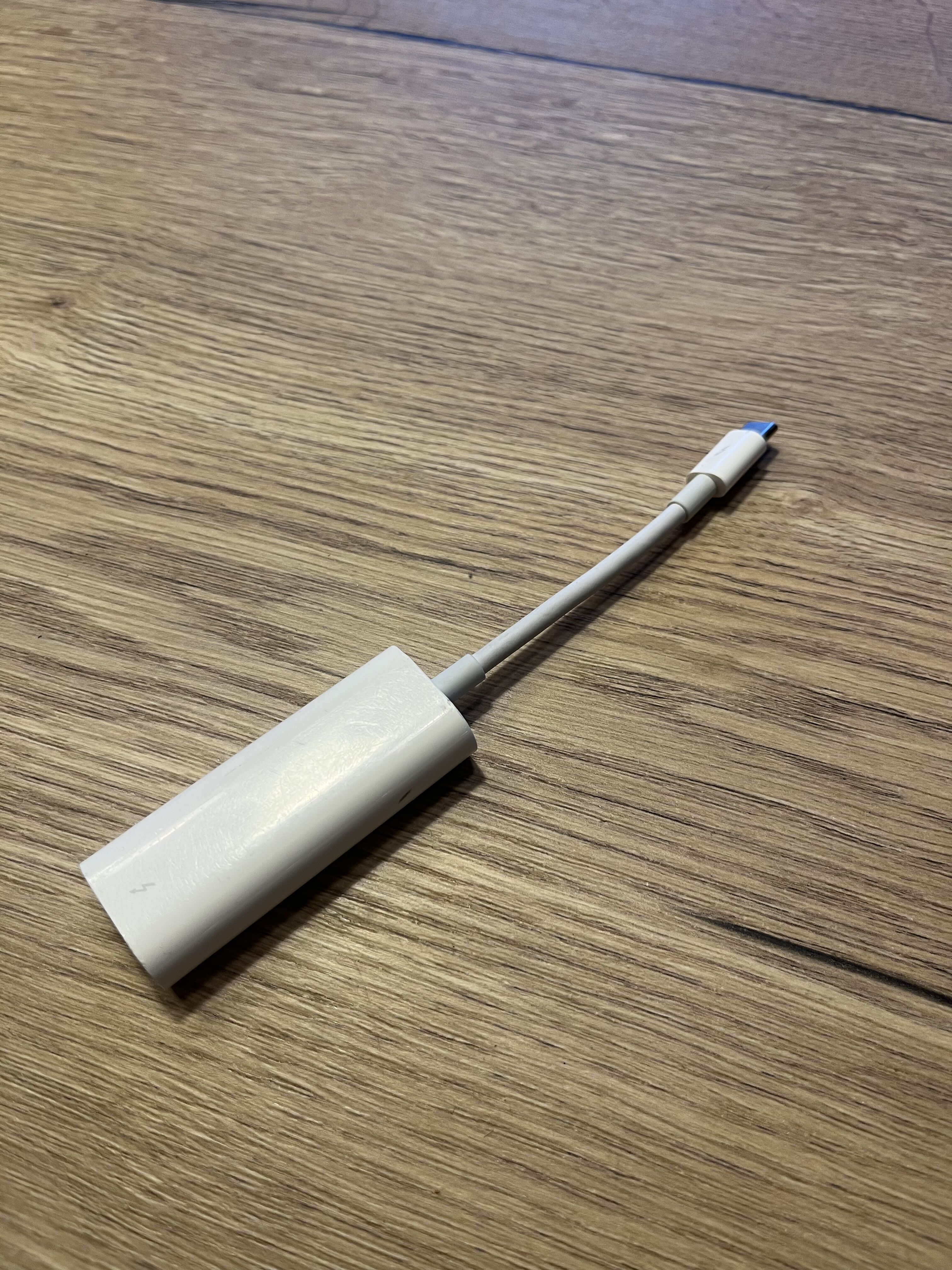 Vends adaptateur Apple Thunderbolt 3 vers Thunderbolt 2