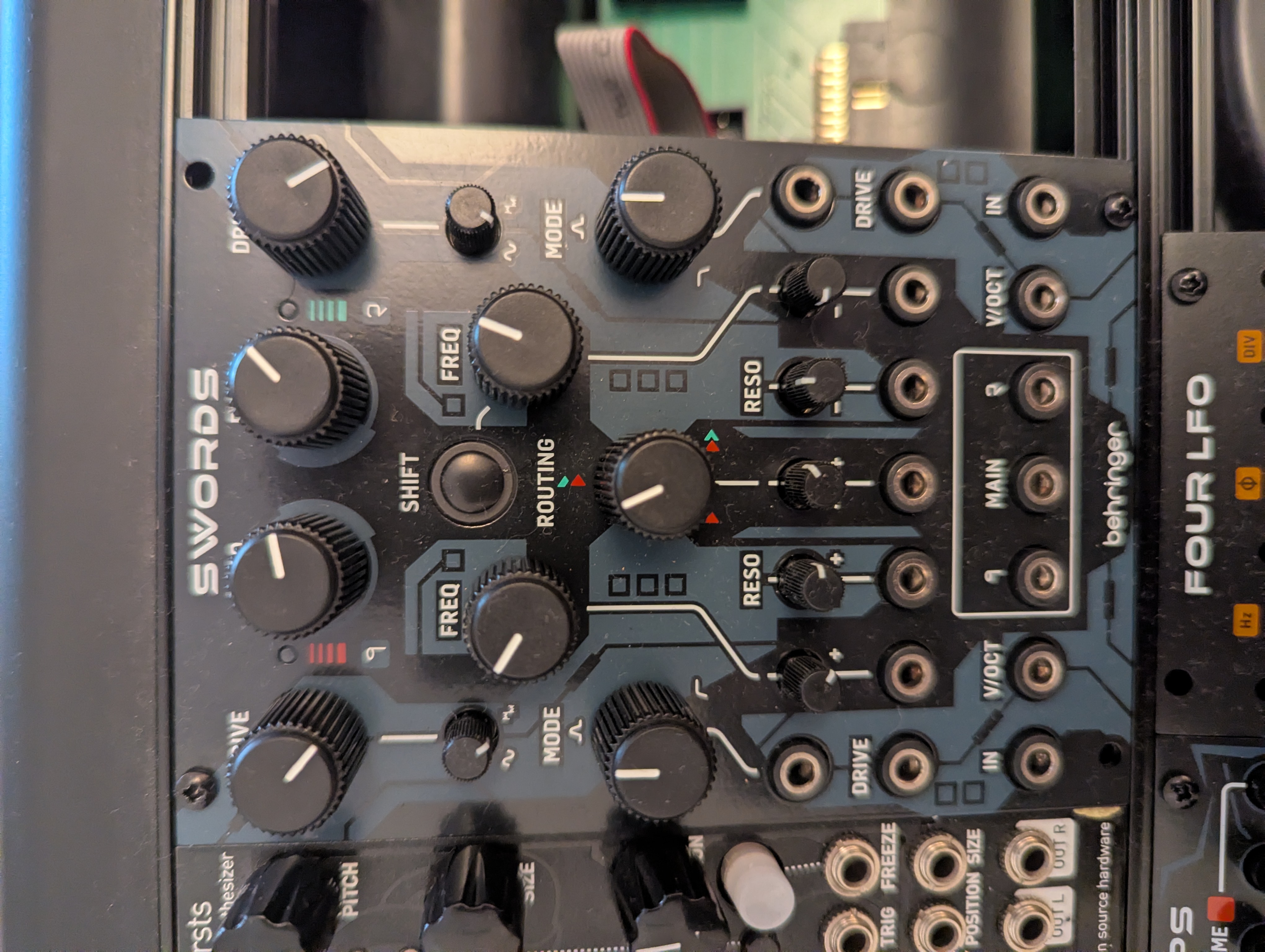 Vends Behringer Swords