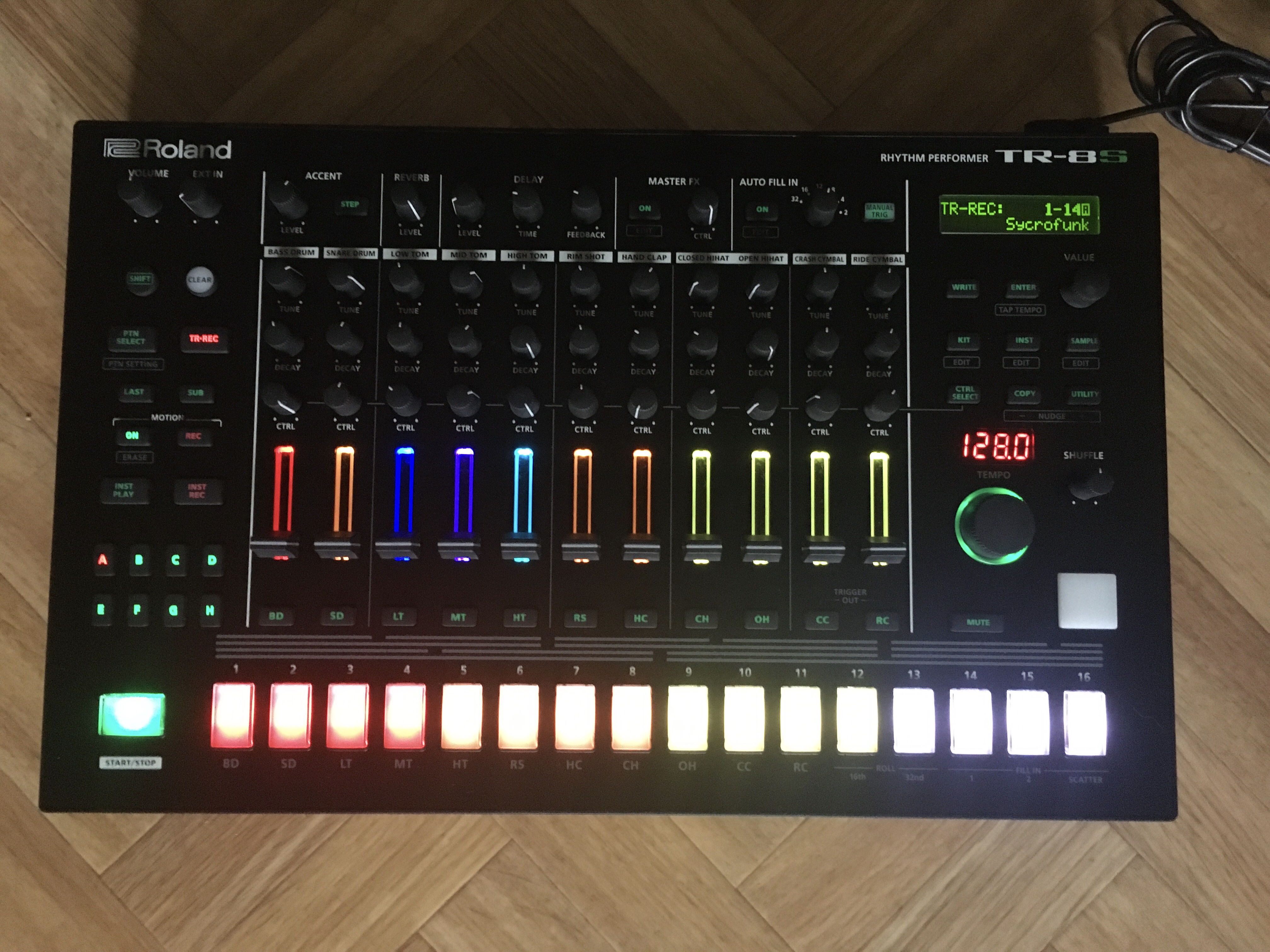 Vends Roland TR-8S