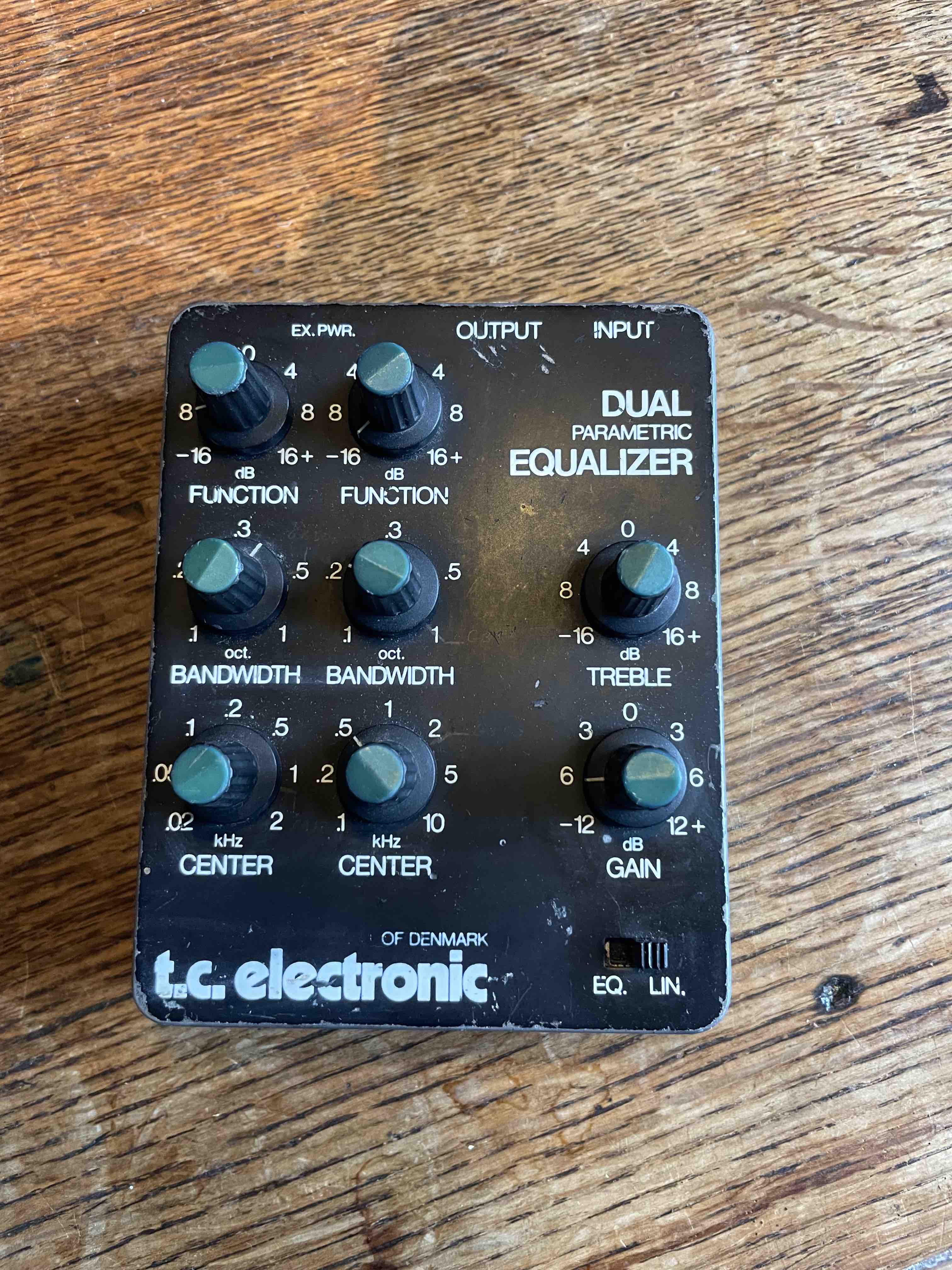 Vends pédale égaliseur paramétrique TC