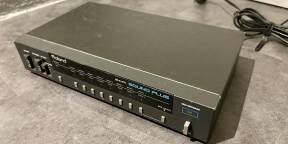 Synthétiseur analogique Roland EM-101 SoundPlus
