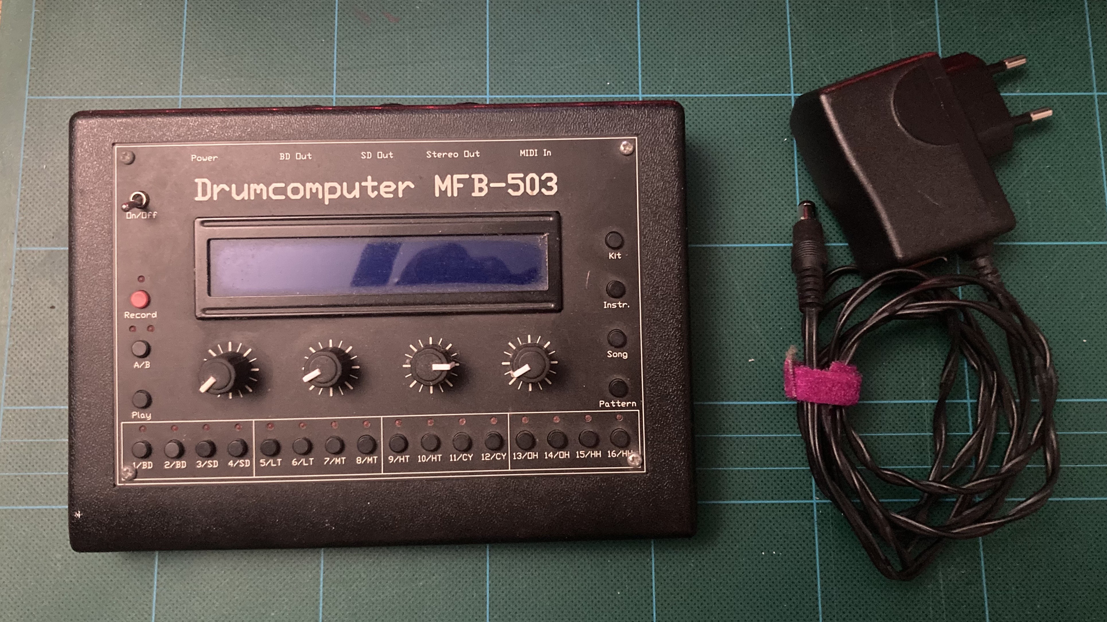 Vends Drumcomputer MFB-503