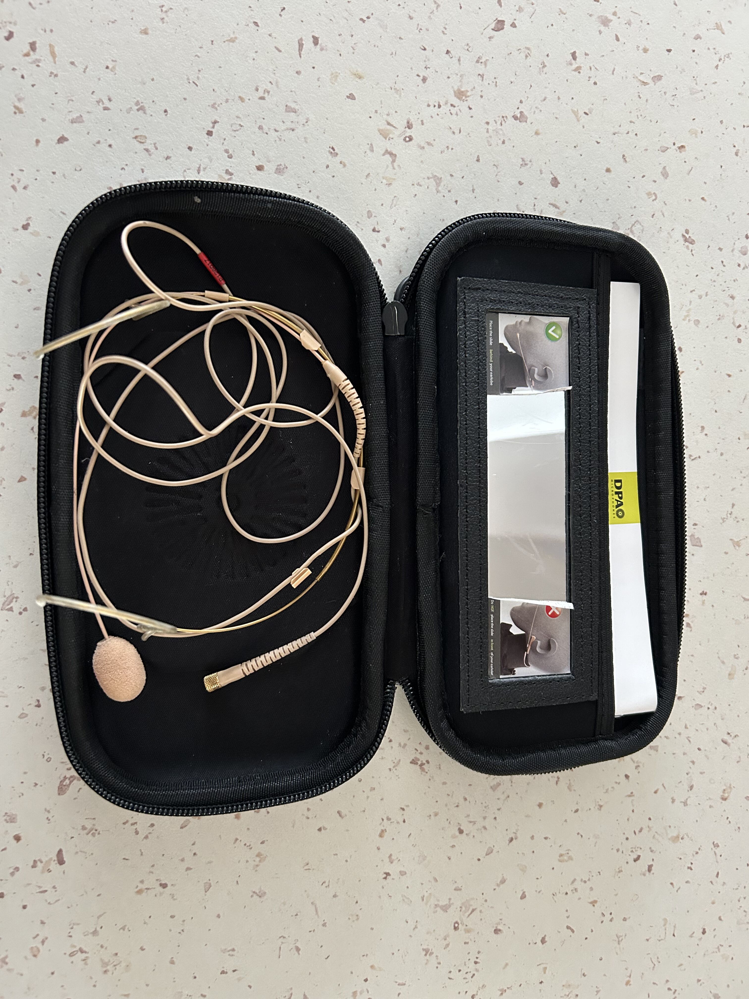 Vends un Microphone omnidirectionnel DPA 4066-OC-A-F00-LH Beige  