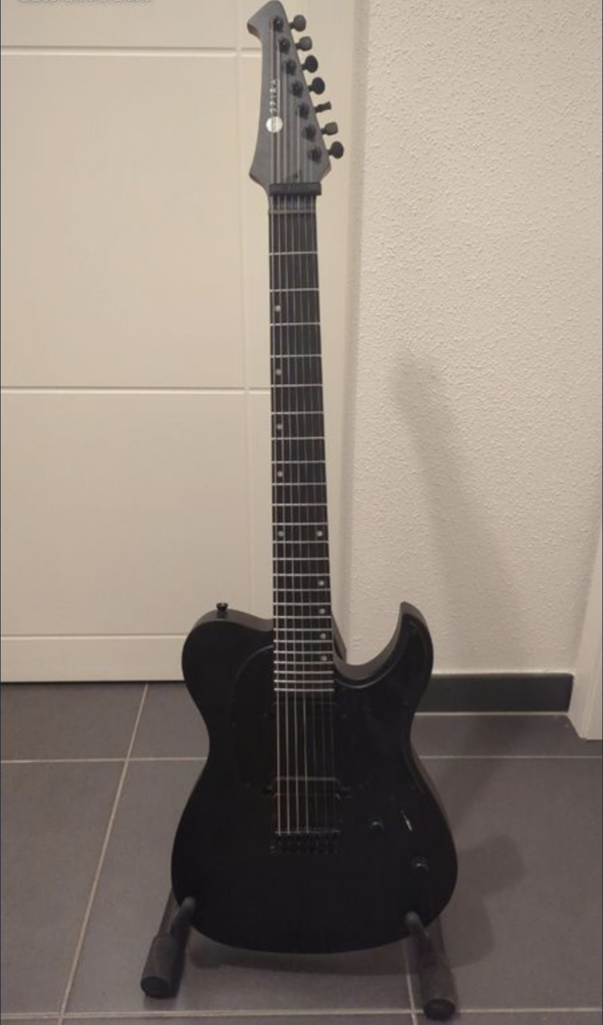 Vends Guitare électrique 7 cordes Spira T-407 Black Satin