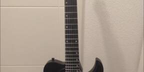 Vends Guitare électrique 7 cordes Spira T-407 Black Satin