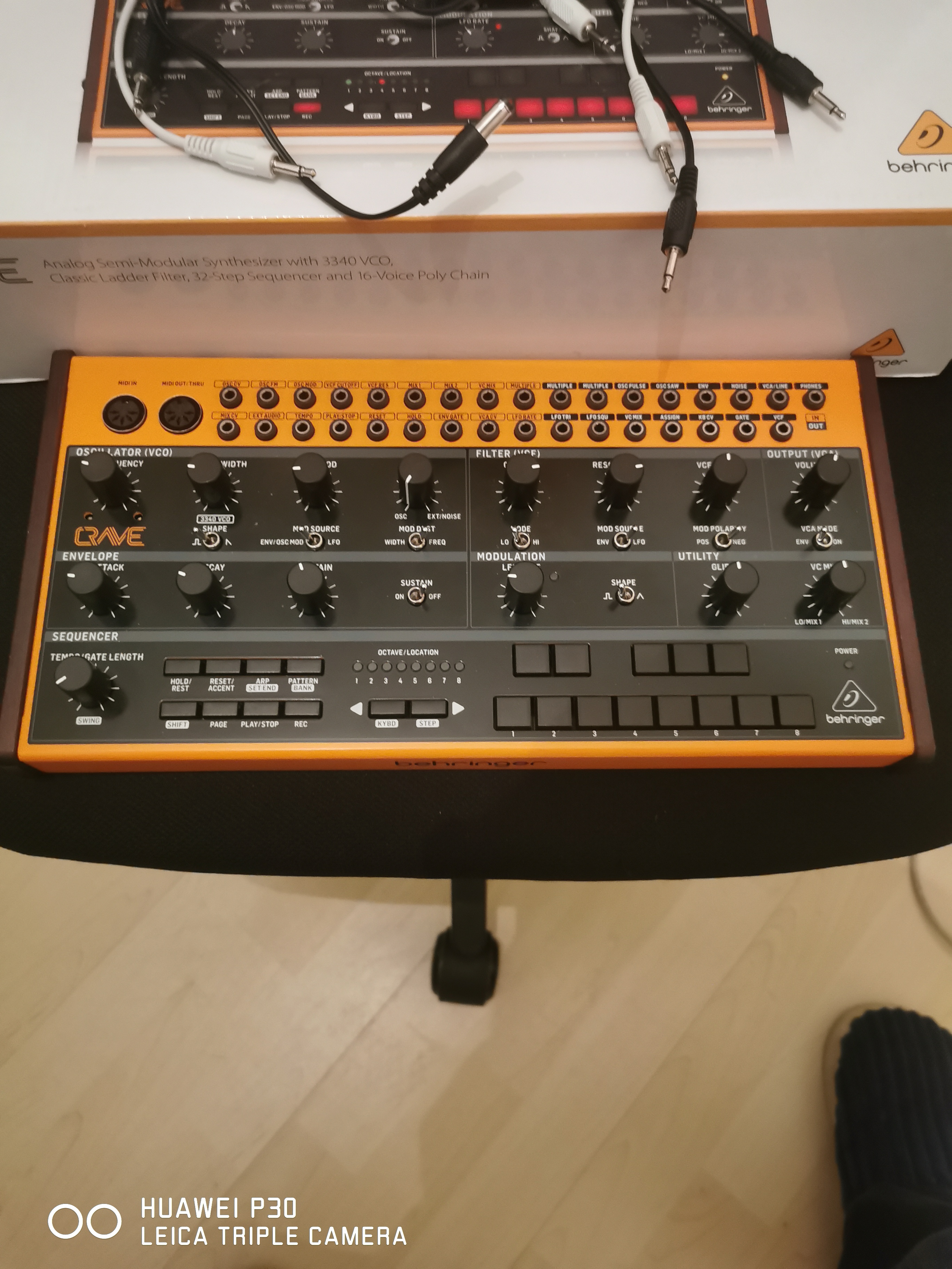 Behringer Crave + cables patch mini jack 