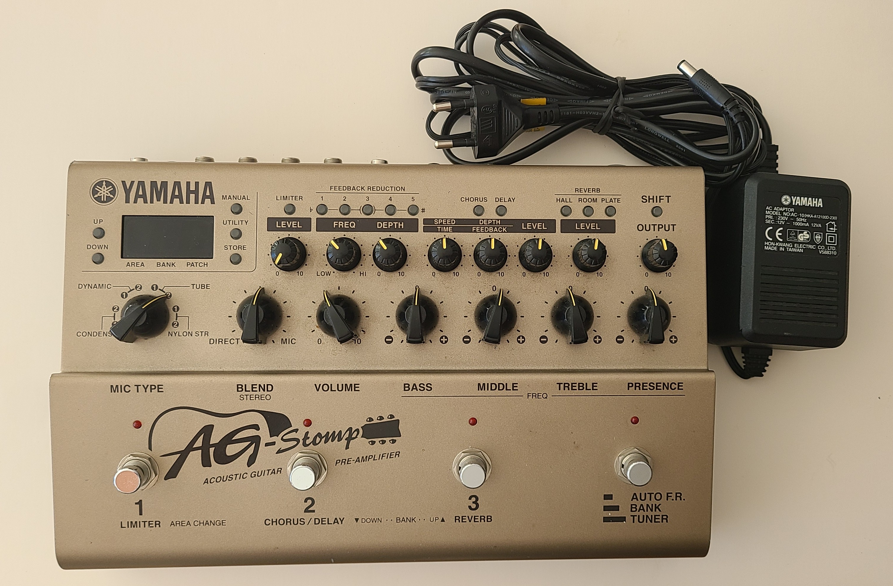 Pré-ampli, multi-effet Yamaha AG-Stomp guitare acoustique