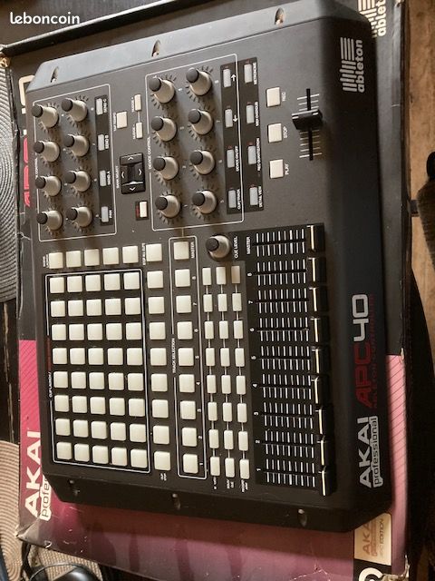 Vends controleur Akai APC 40