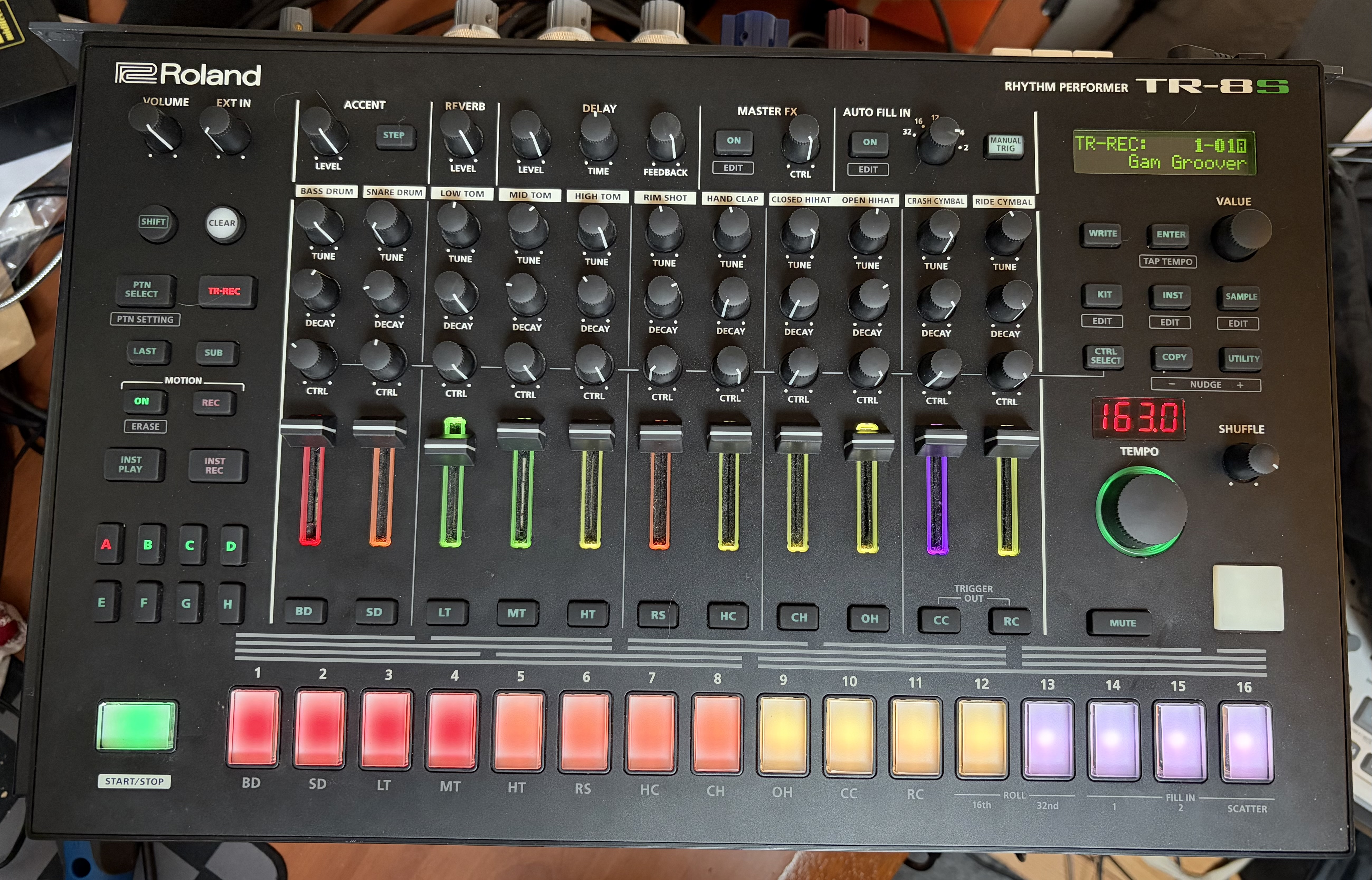 Vends Roland TR8-S