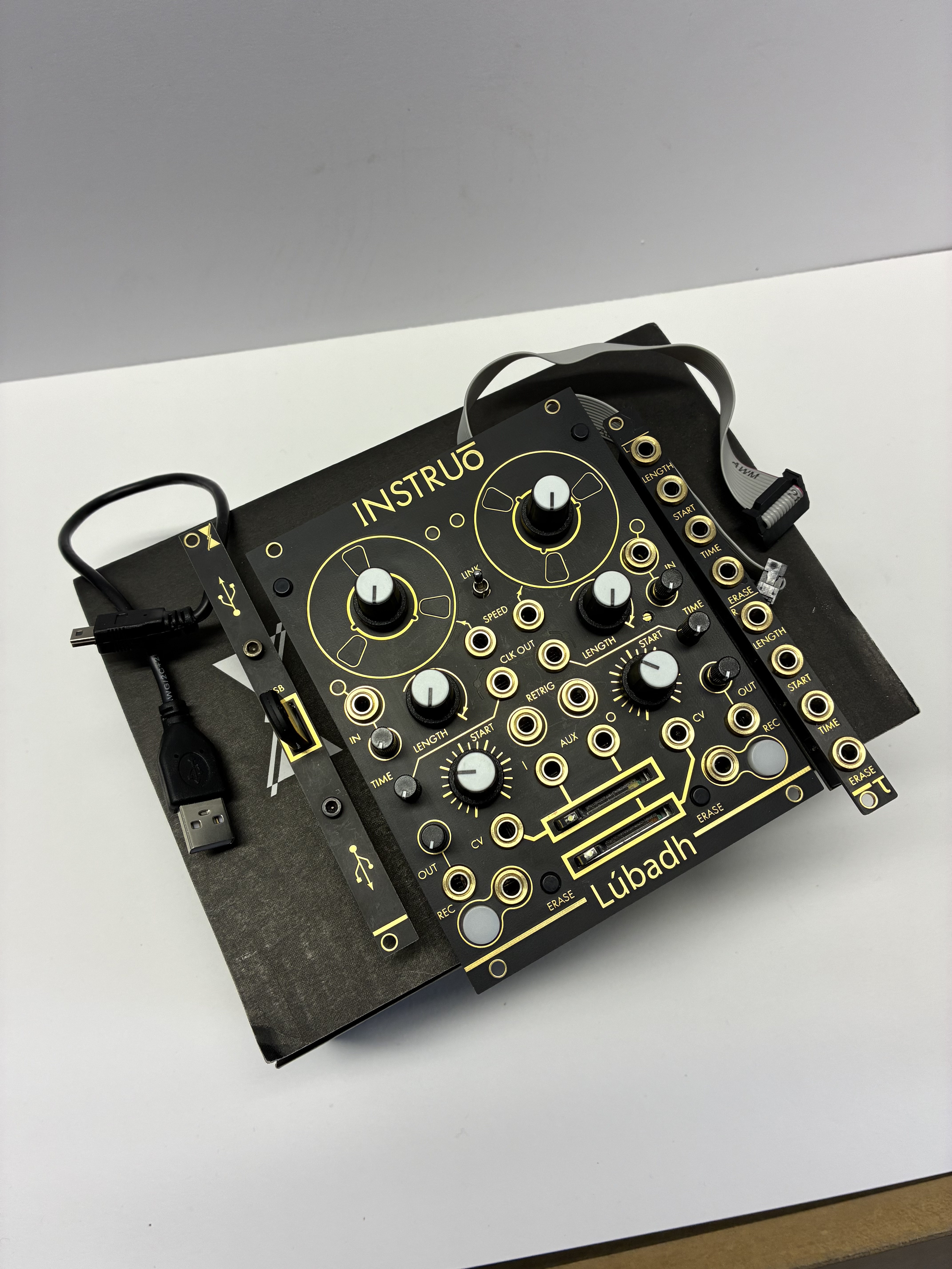 VENDS Instruo Lubadh V2 comme neuf, parfait, complet avec tous les accessoires (vis nappe câble carte) et les 2 extensions