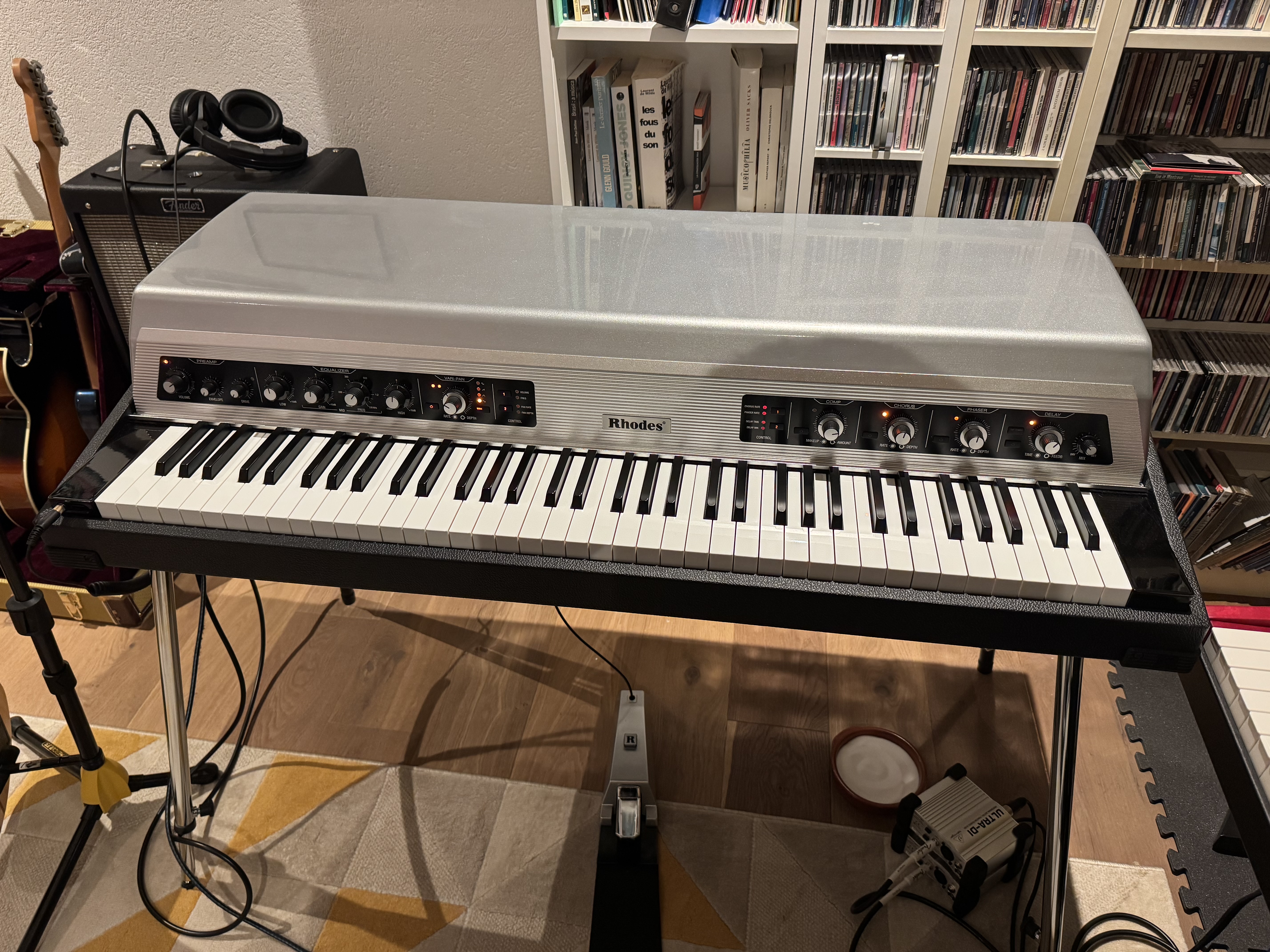 Vends Rhodes Mk8 FX état neuf