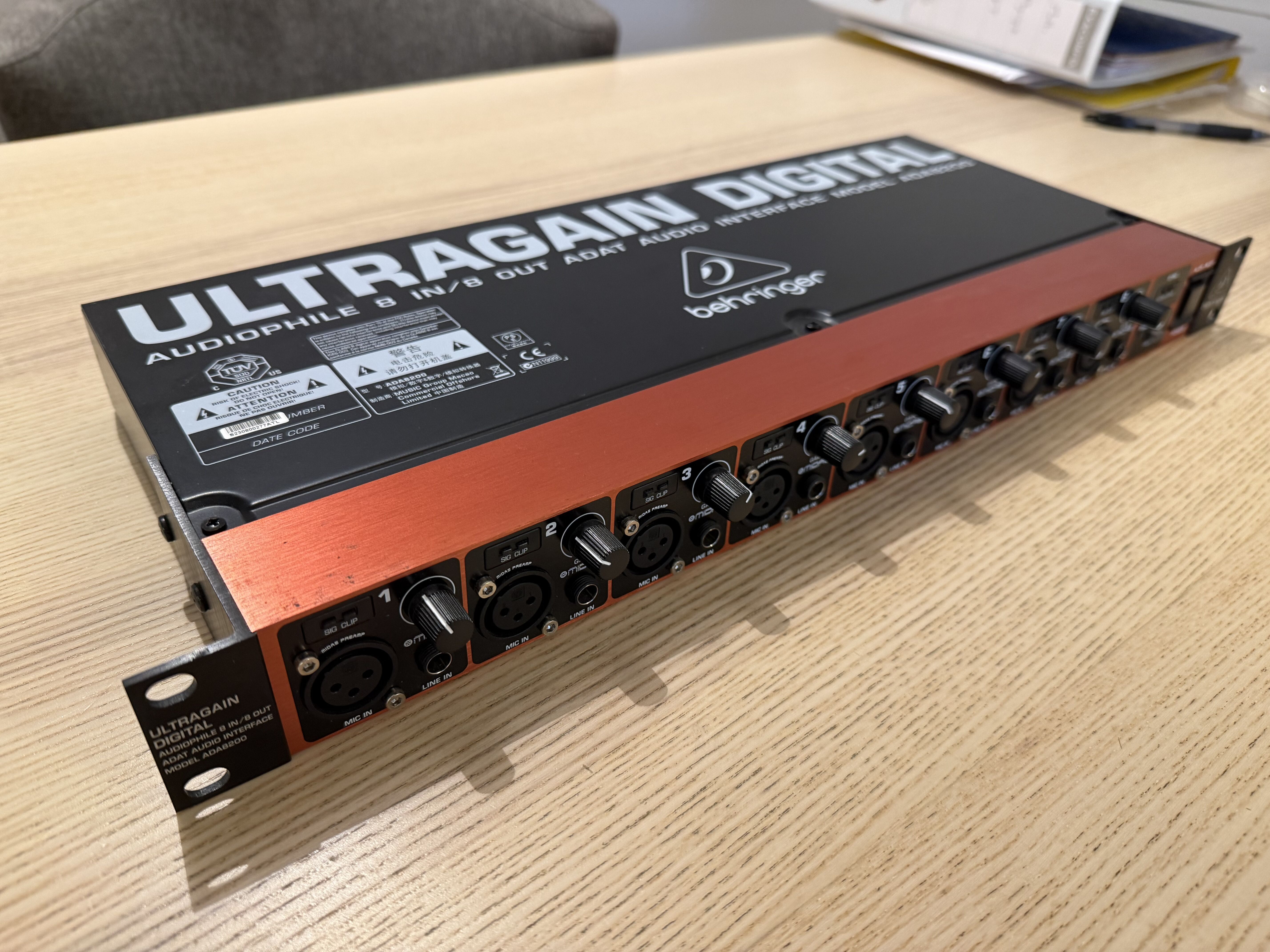 Behringer Ultragain Digital ADA8200