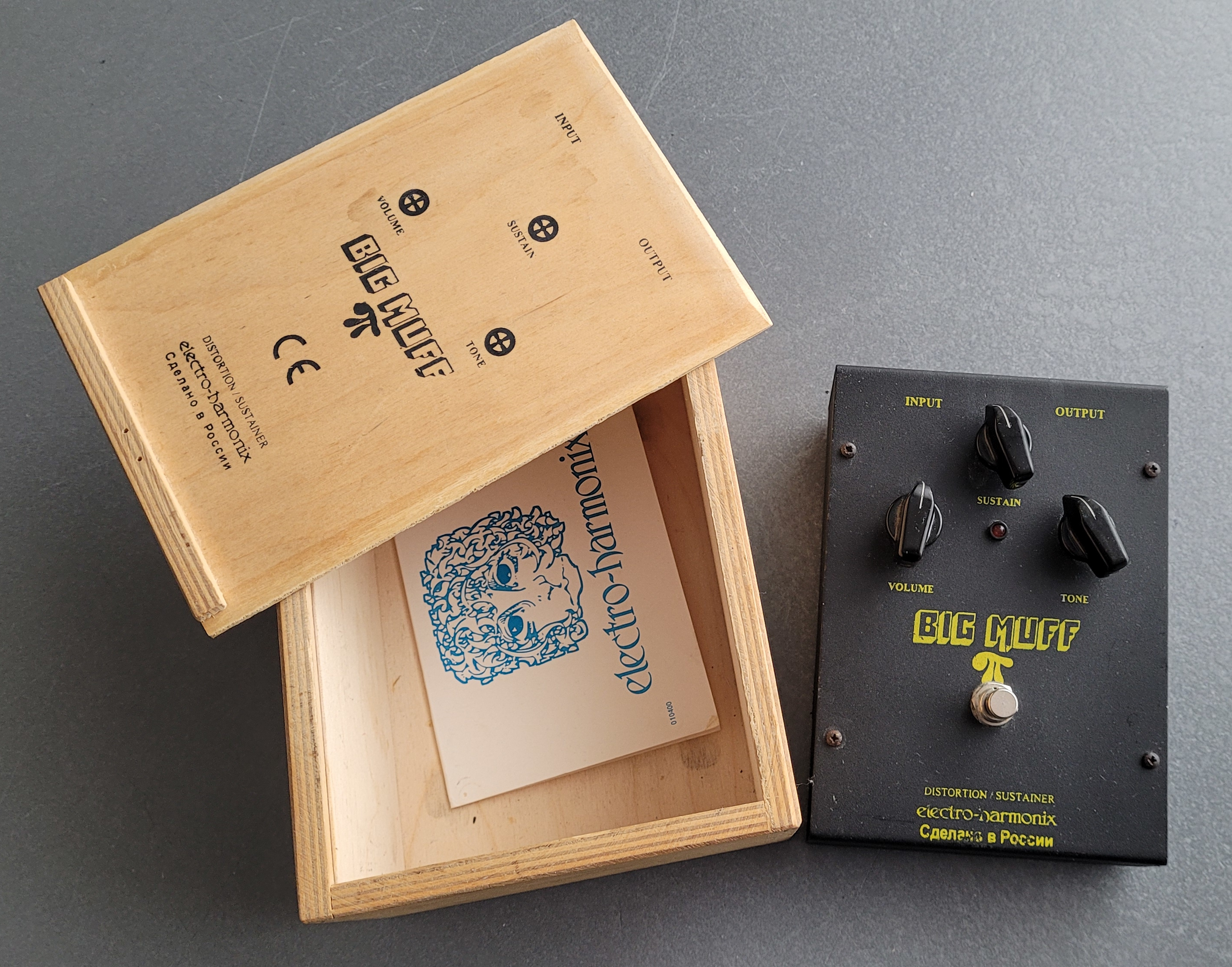EHX Big Muff Pi Russian avec Boite + modifiée (alimentation secteur, pieds)