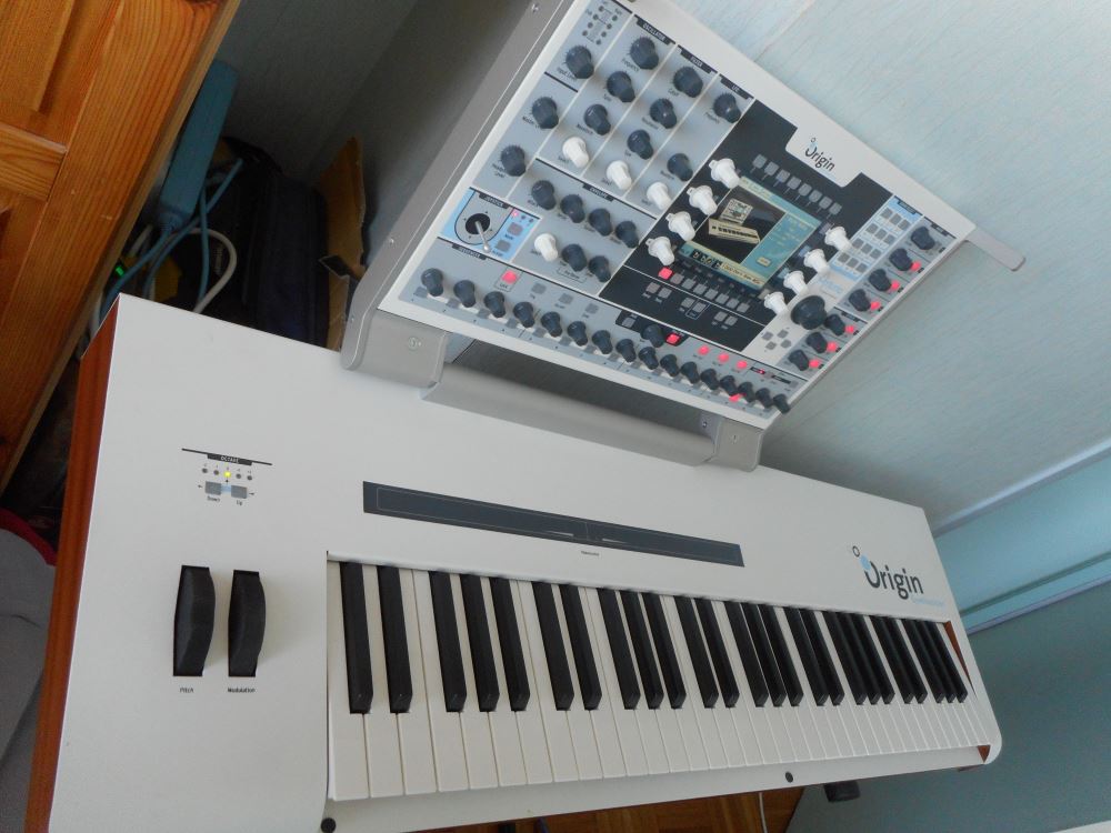 ORIGIN KEYBOARD ARTURIA EN EXCELLENT ETAT, MANUEL ET HOUSSE DE TRANSPORT