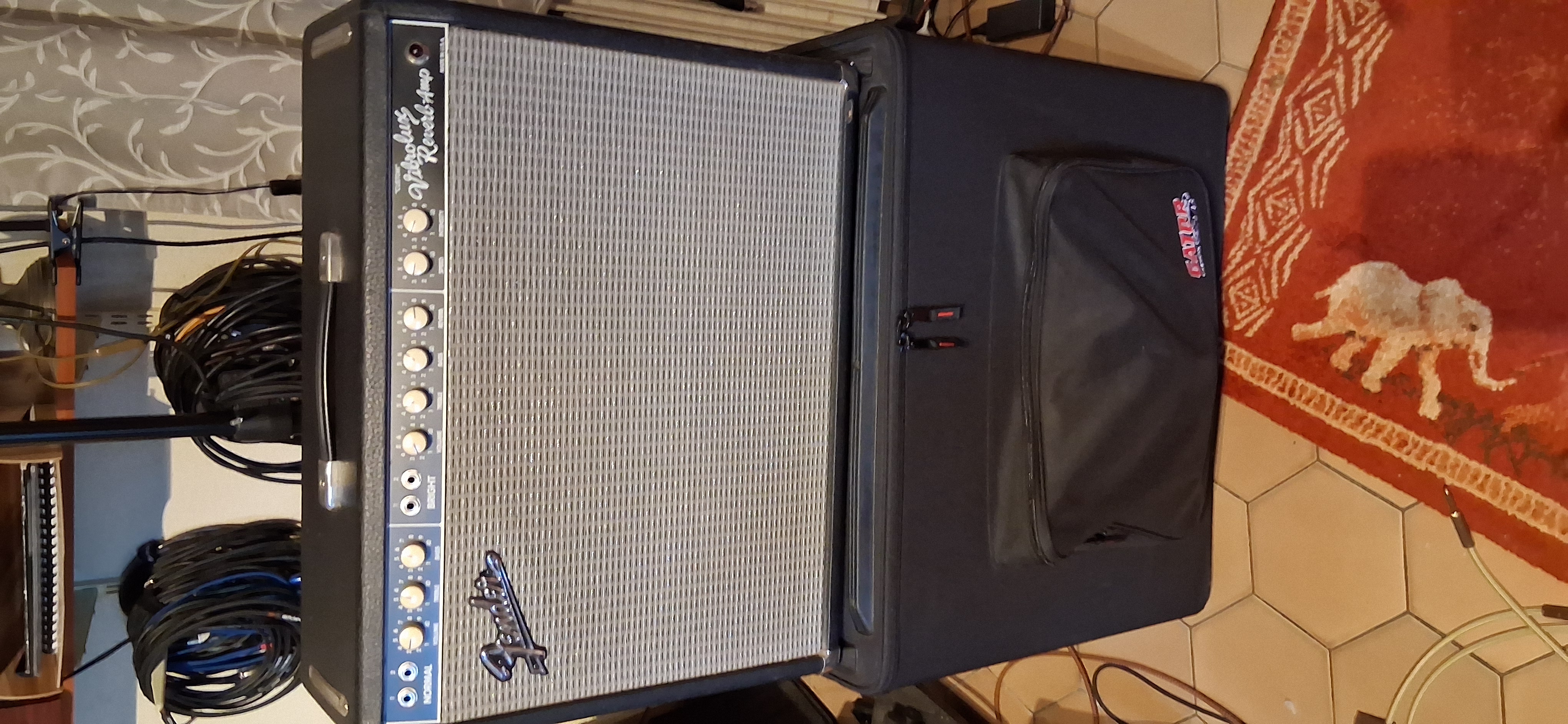 Fender custom vibrolux reverb + gator case