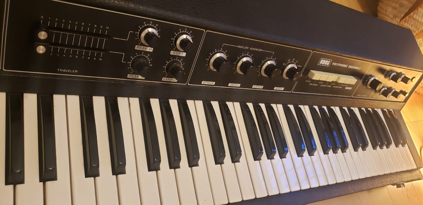 KORG PE 1000