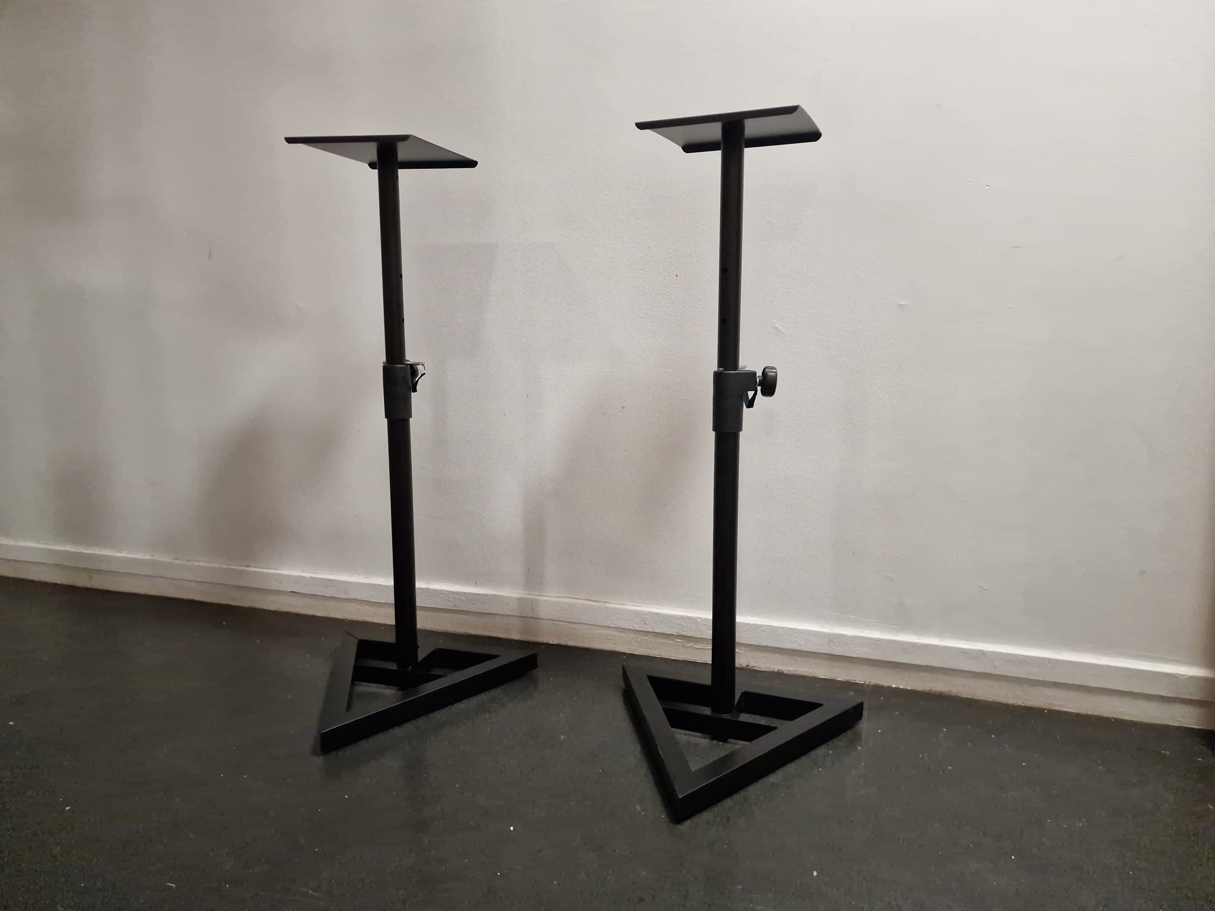 Vends pieds pour enceintes studio