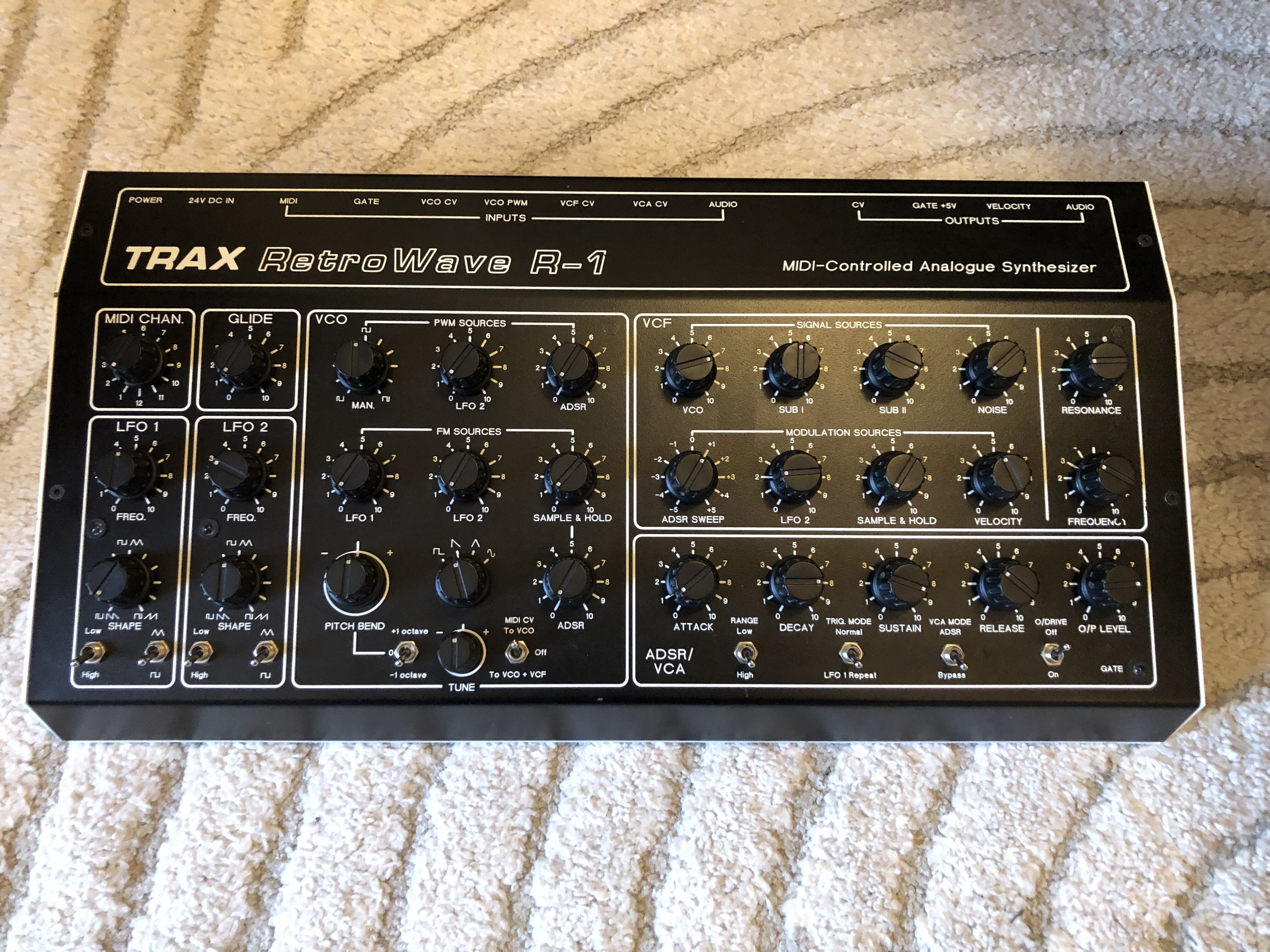 Vends  Retrowave R-1 (Trax Controls ) - Rare - TBE