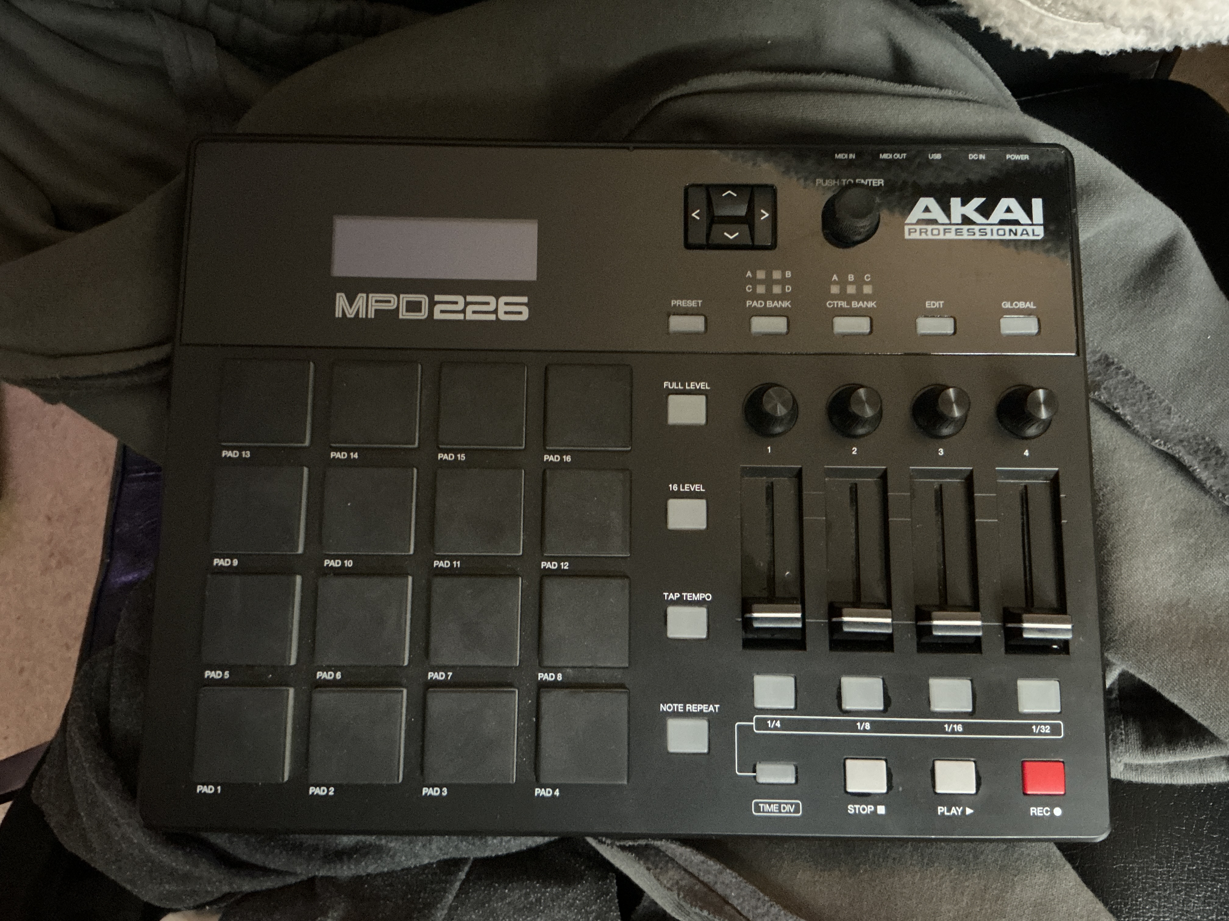 Akaï MPD 226 en très bon état de fonctionnement