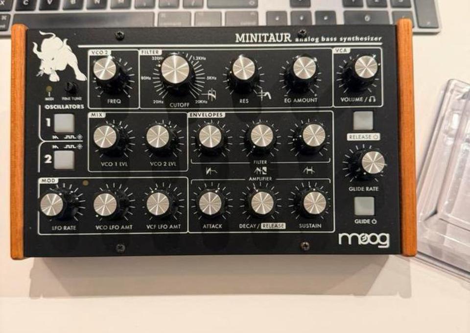 synthétiseur de basse Moog Minitaur