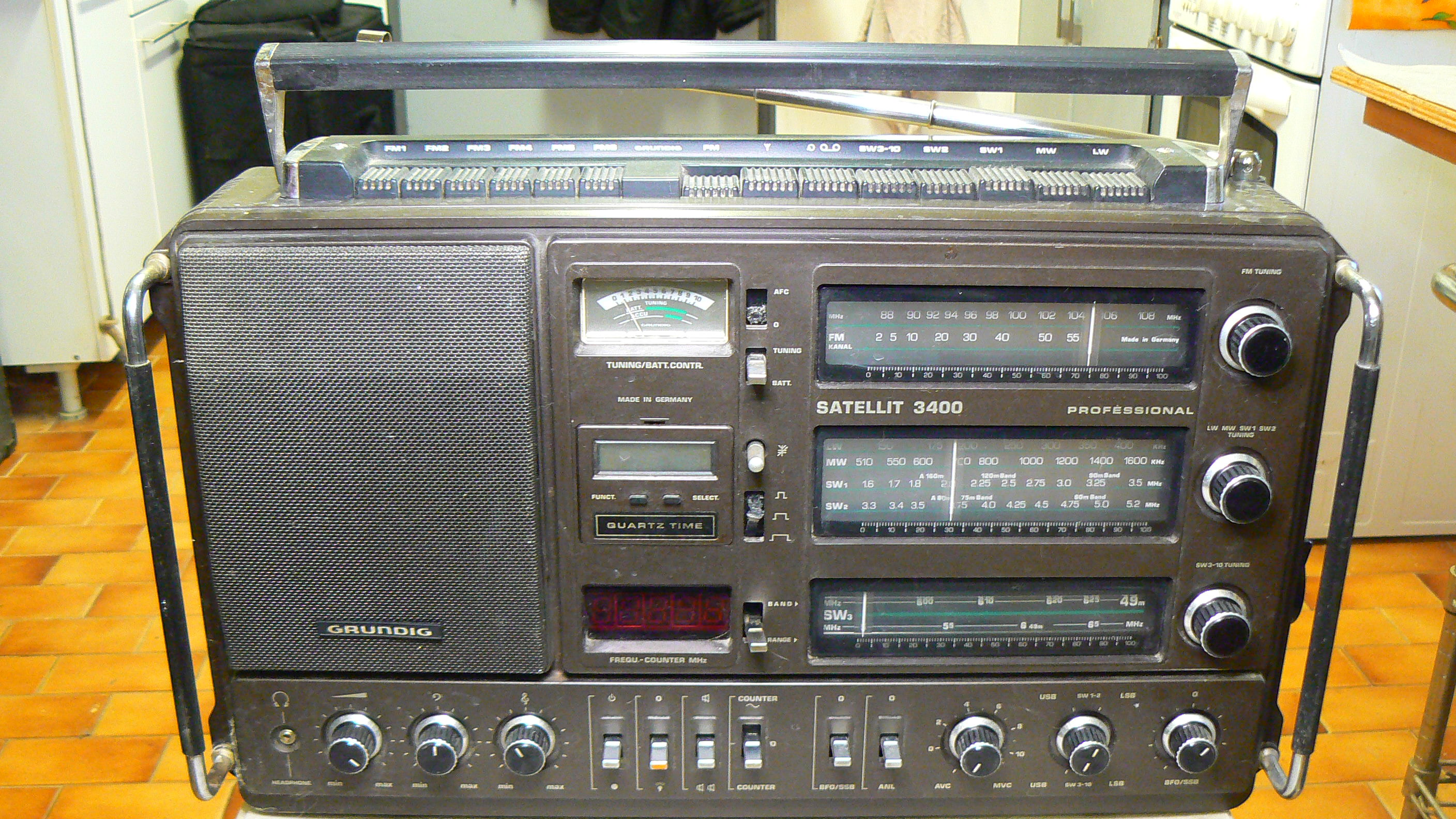 Vends Grundig Satellit 3400 Professionnel