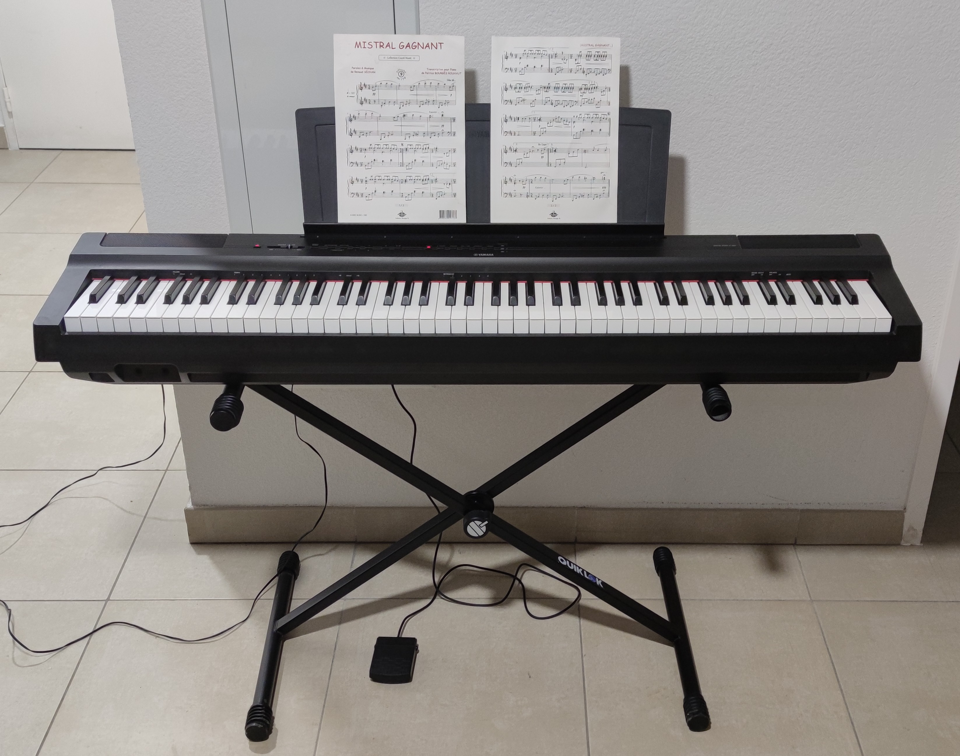 Piano numérique Yamaha P125a noir 88 touches