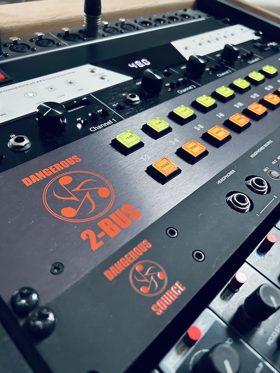 Dangerous Music 2 bus, l'original.