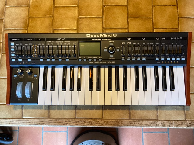 vends clavier synthétiseur Deep Mind 6