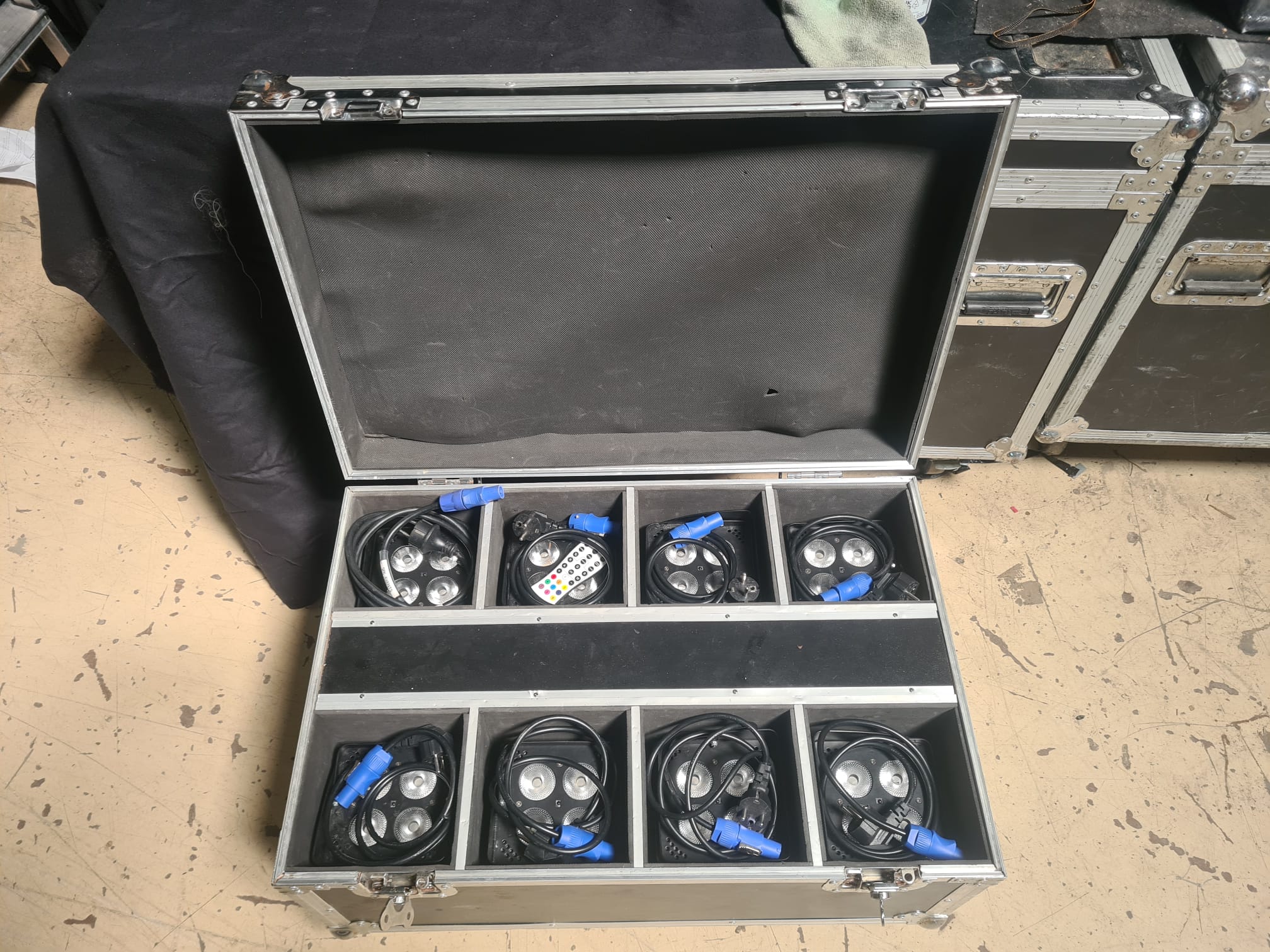 Vends lot de 8 projecteurs LED sur batterie