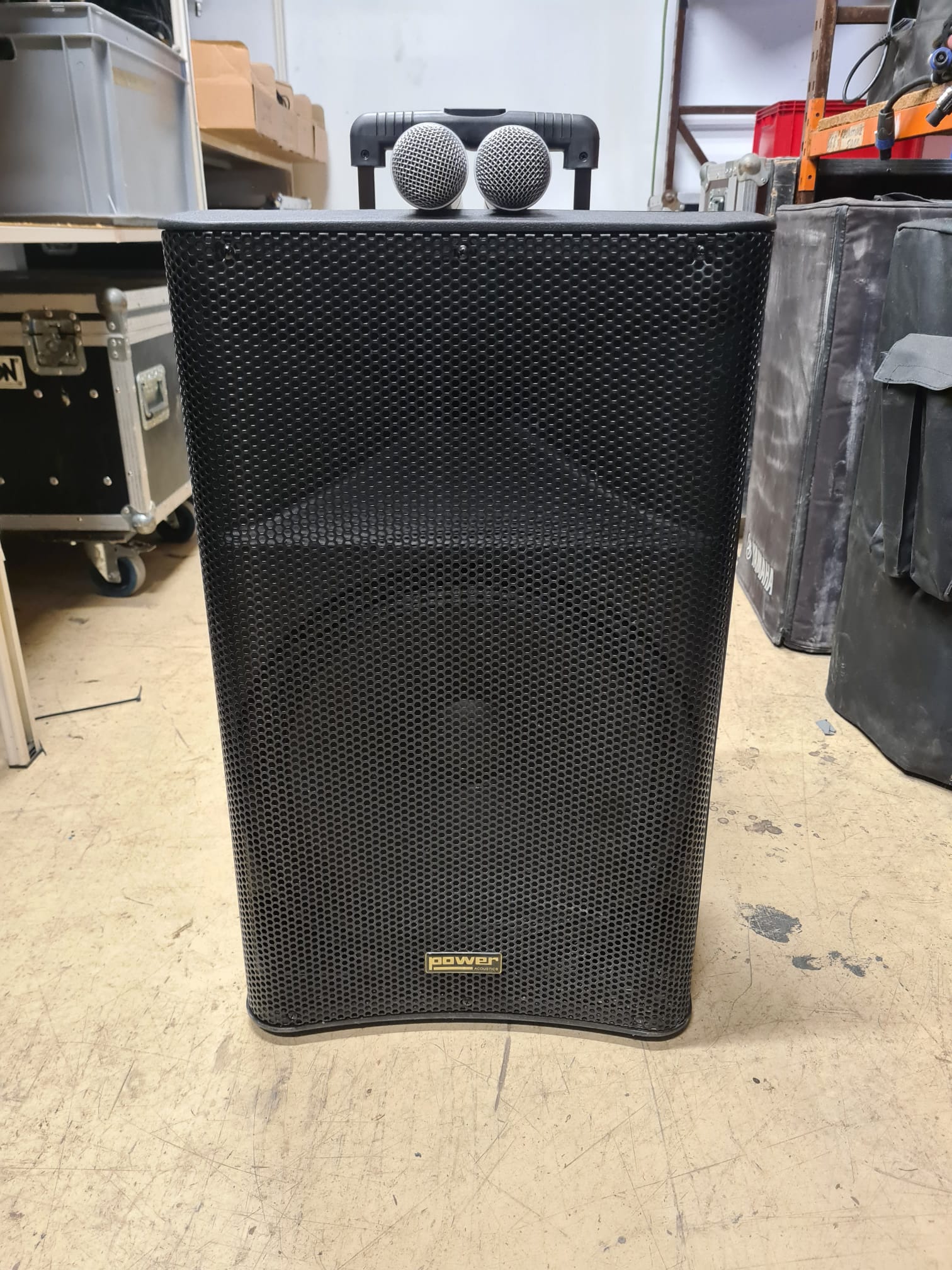 Vends lot de 2 enceintes Power Acoustics Taky 15 + micro HF + housses