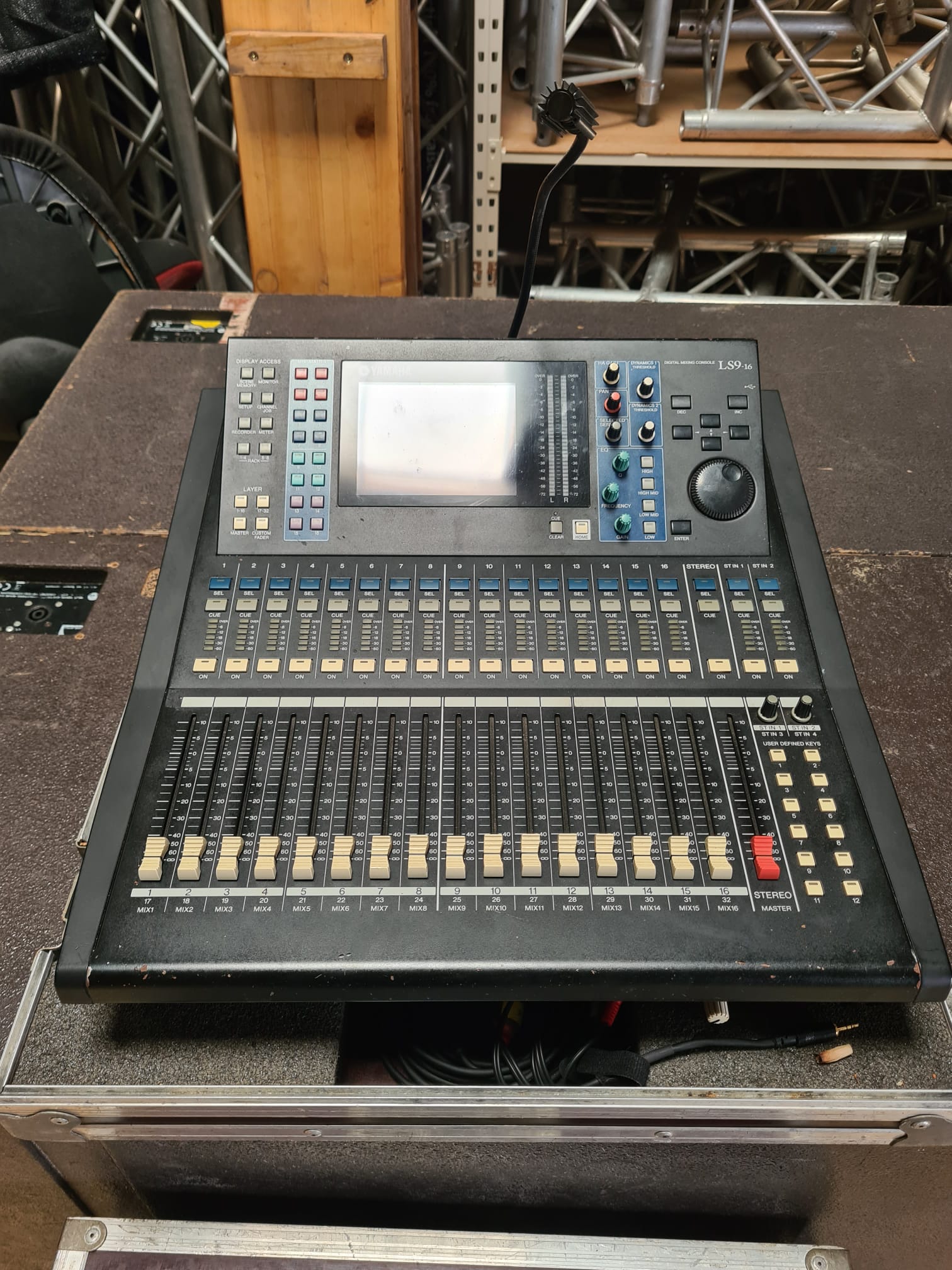 Vends Yamaha LS9/16 + flightcase