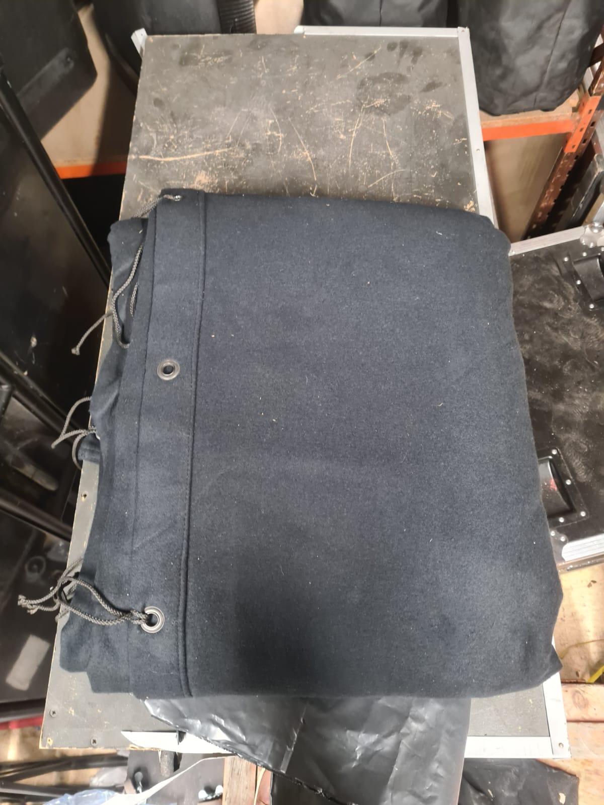 Vends lot de 2 pendrillons 5x3m - 320g/m2 - Noir