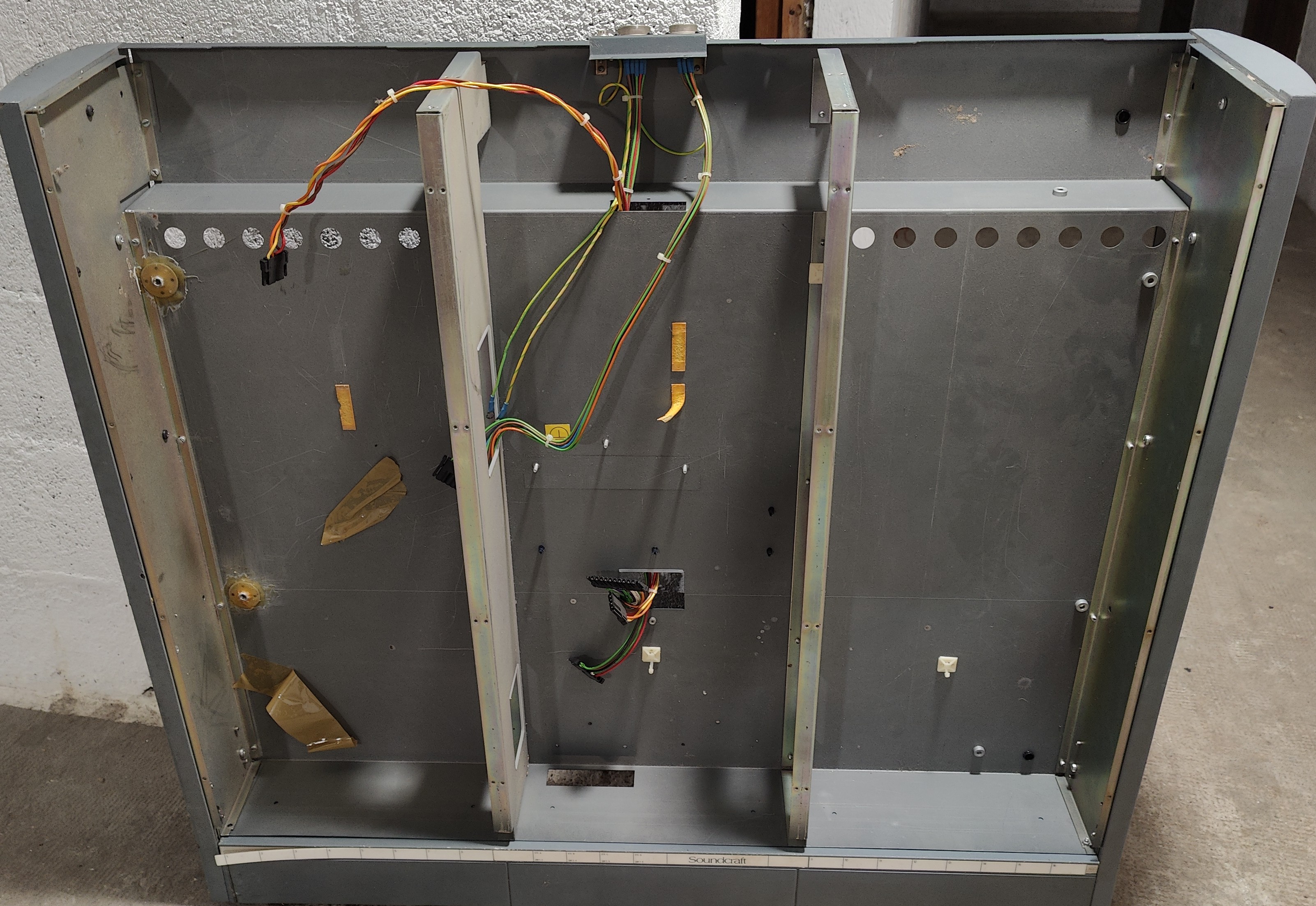 SOUNDCRAFT DC2000 chassis